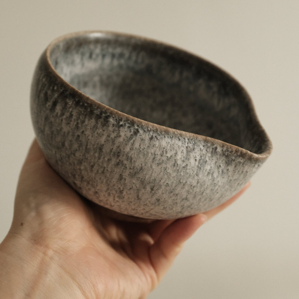 Masamura Japan Yama No Ishi Mountain Stone Katakuchi Chawan Matcha Bowl with Spout Minoware