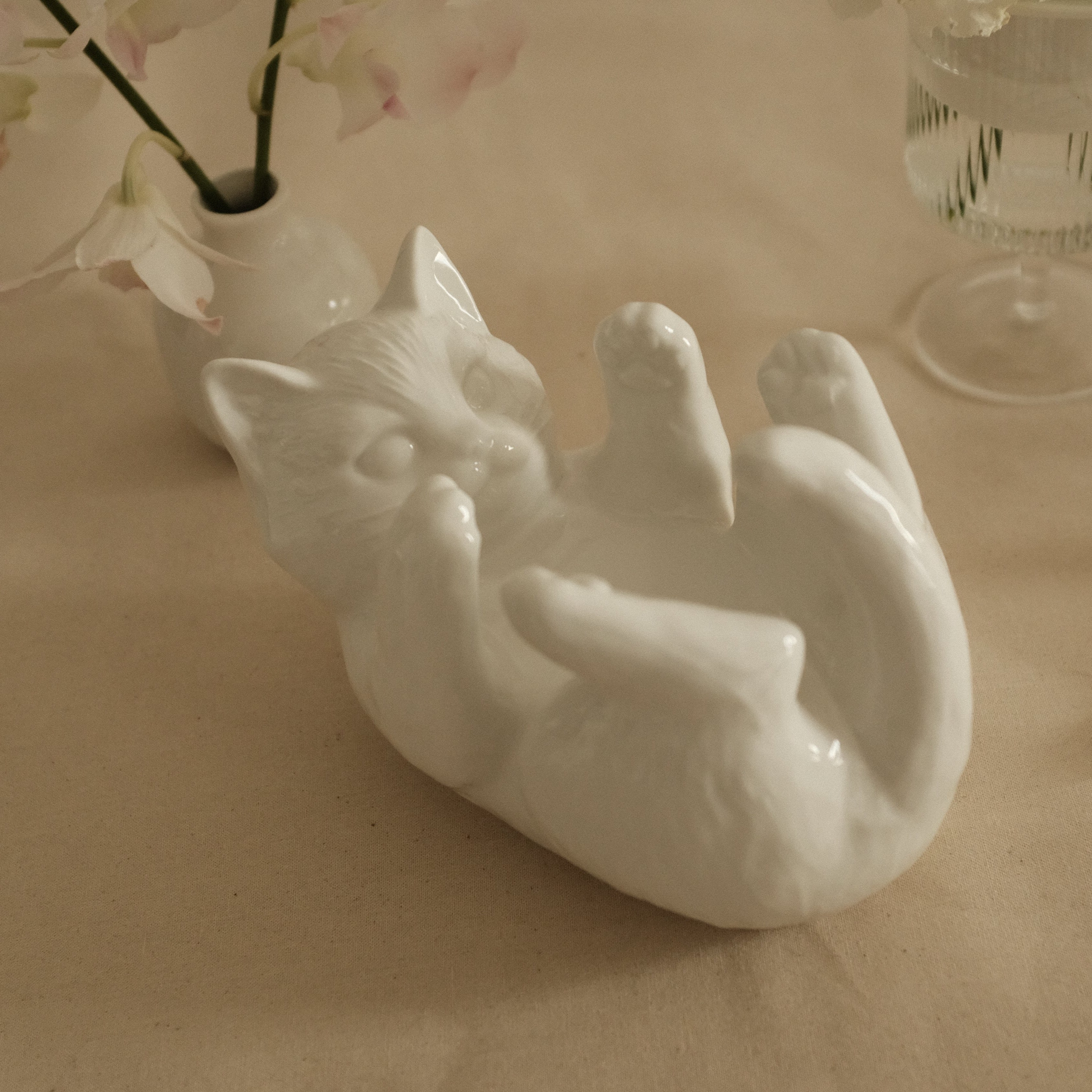 MIGNON Furry Cat with Small Ceramic Vase Reed Diffuser Bottle