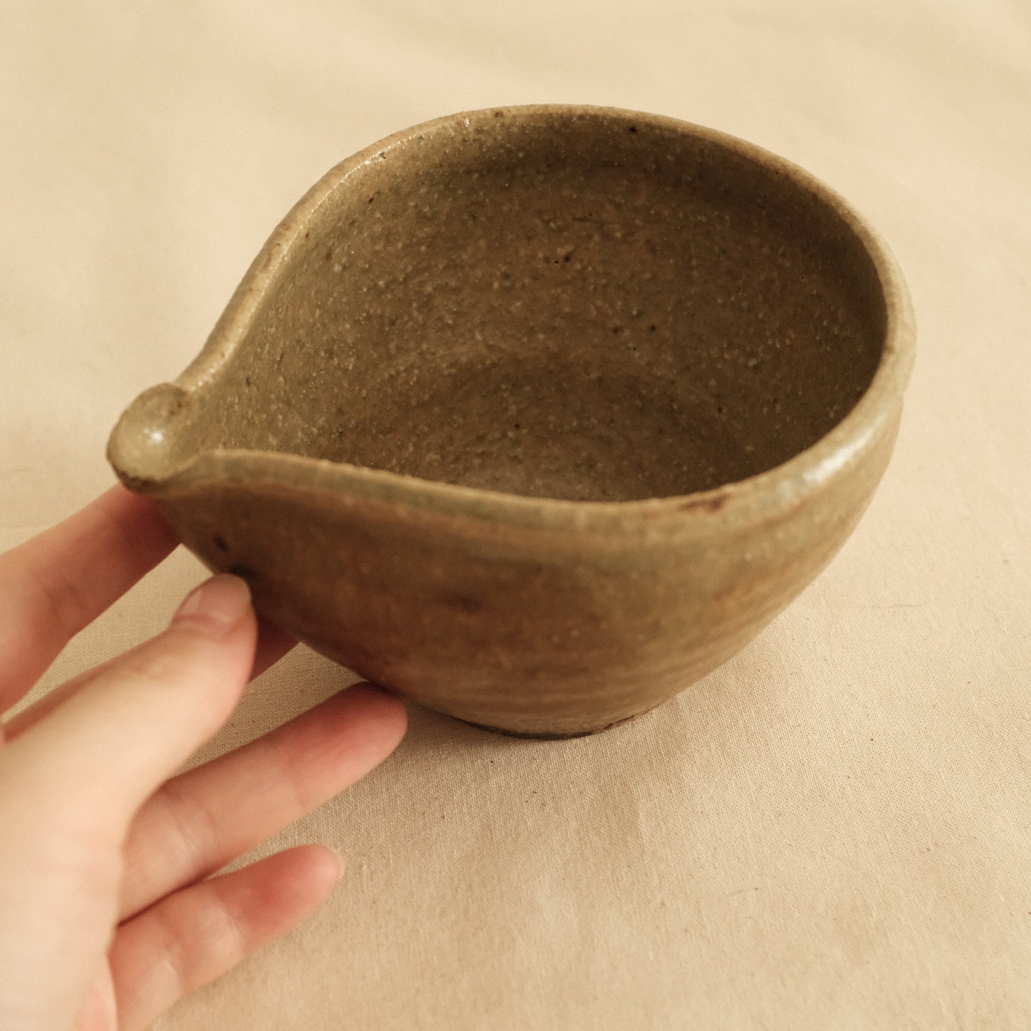 Shizuka Oikawa Iron Glazed Tear Drop Shape Small Katakuchi Bowl with Spout