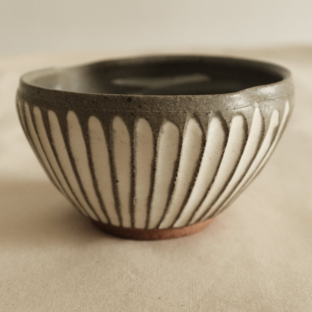 Masamura Japan Kohiki Carved Katakuchi Chawan Matcha Bowl with Spout