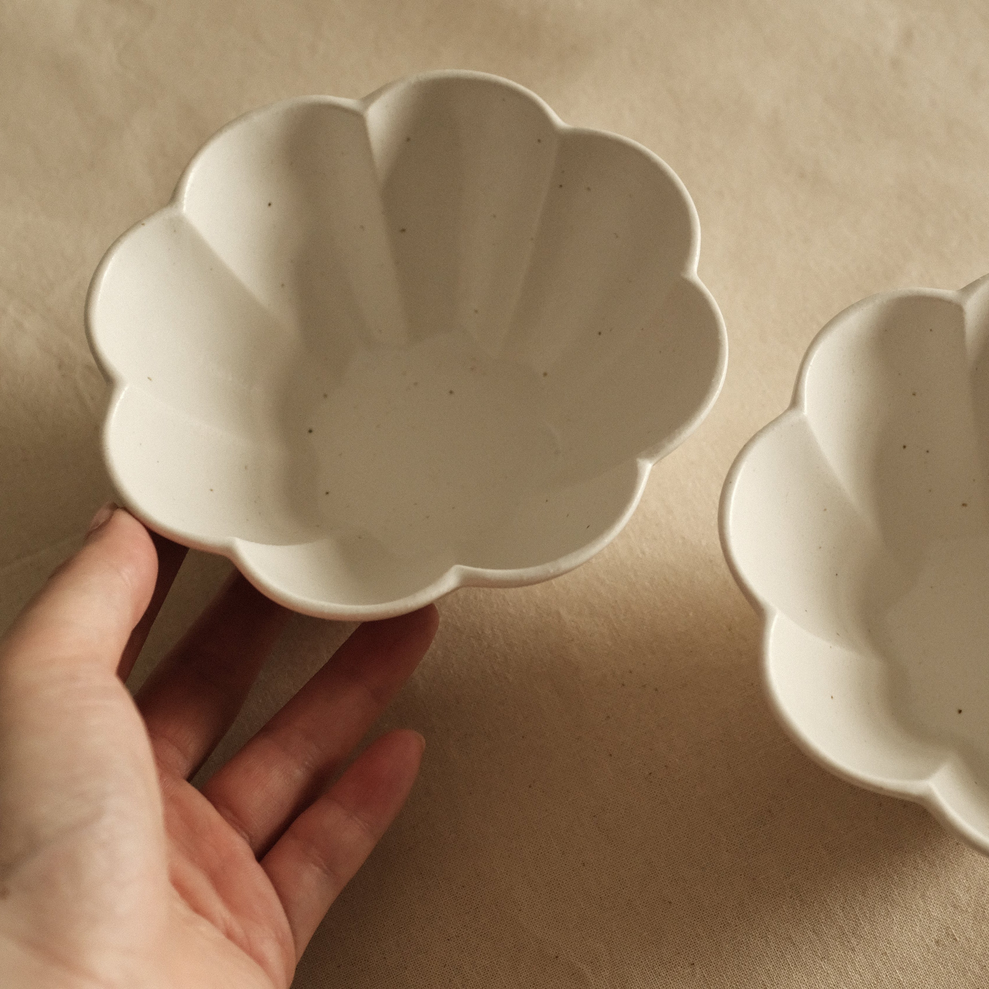 East Table Hanasaki Flower Shape Yuki Snow White Deep Bowl