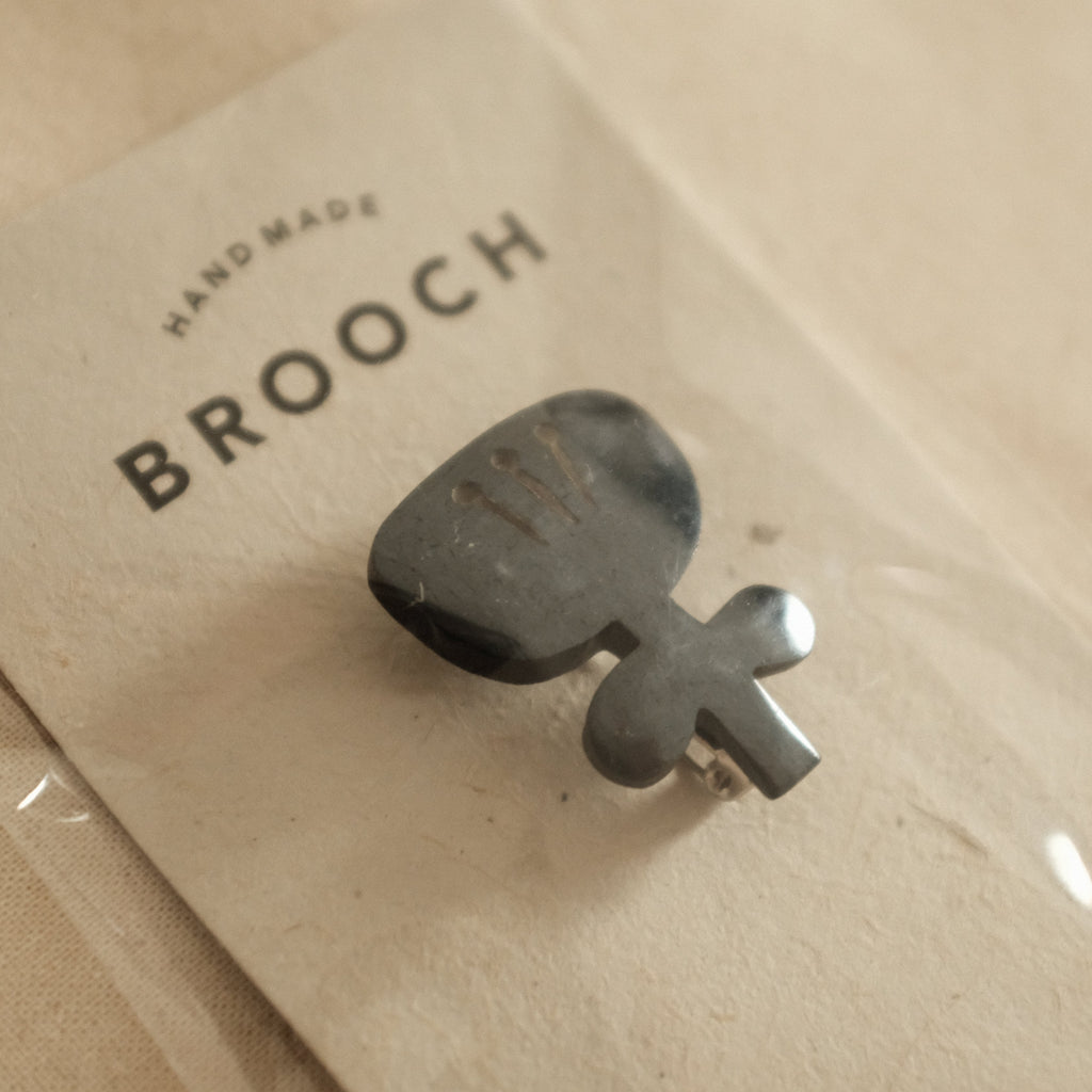 Akorat Japan Bone Brooch Flower Black