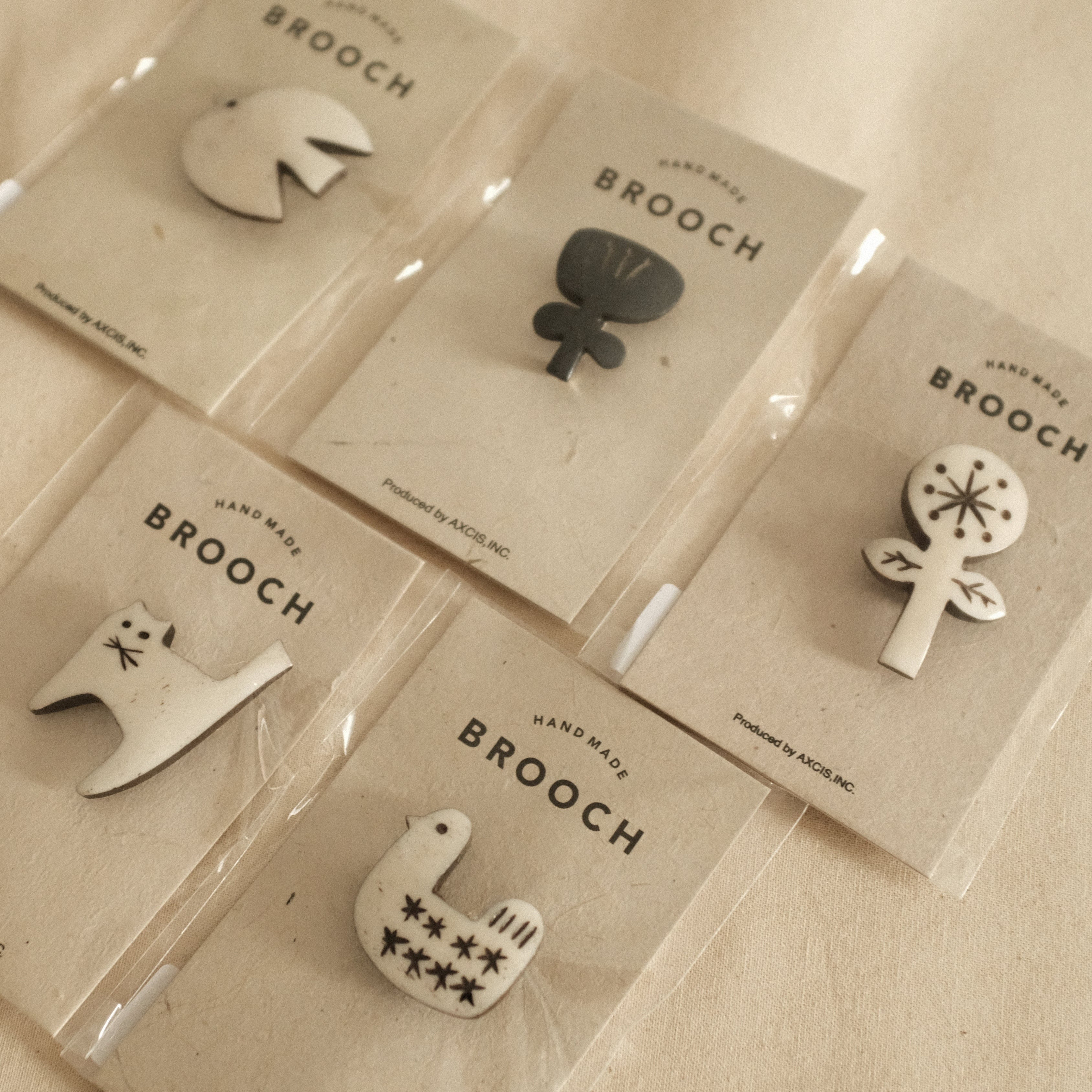 Akorat Japan Bone Brooch Flower