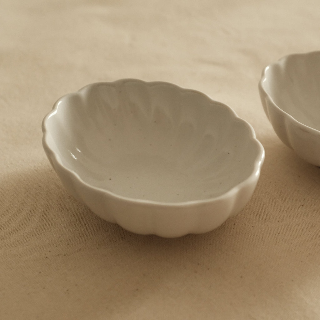 East Table Dolce Chrysanthemum Shape Yuki Snow White Small Bowl