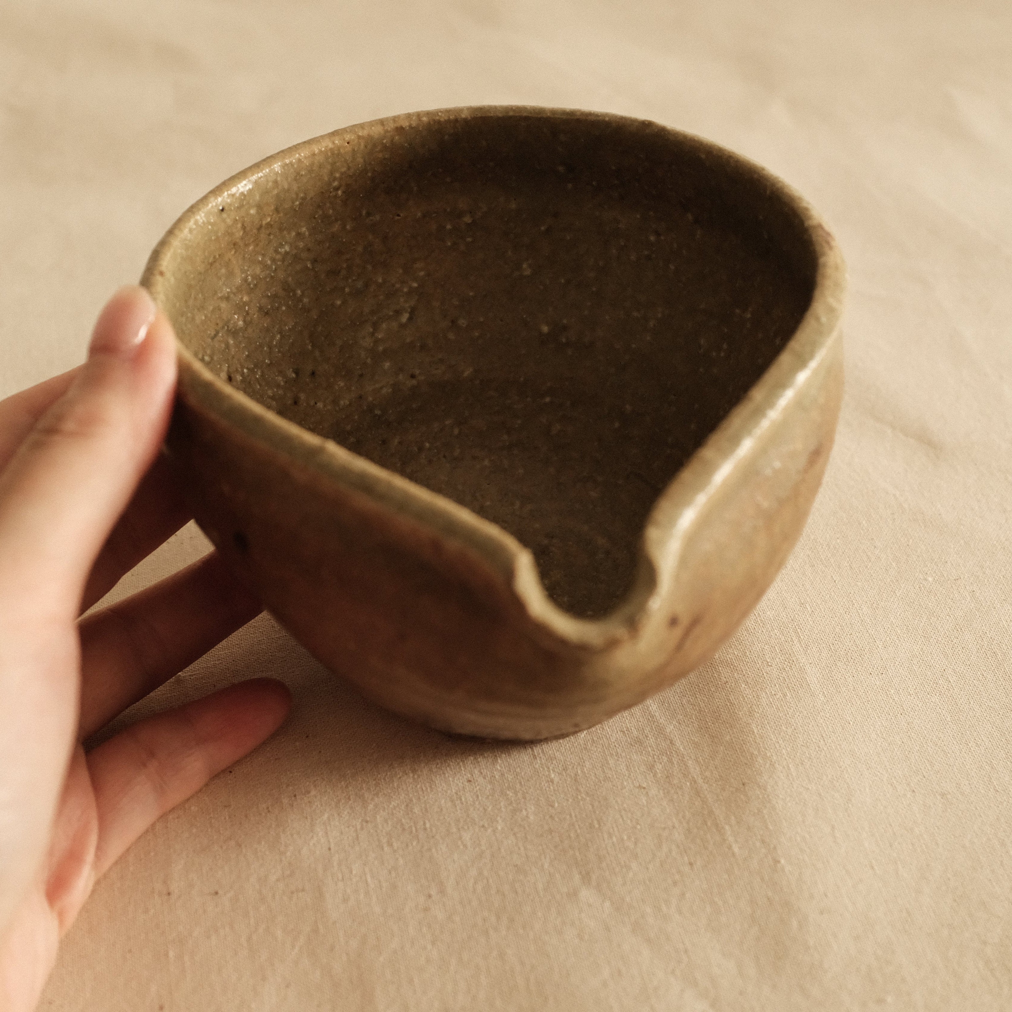 Shizuka Oikawa Iron Glazed Tear Drop Shape Large Katakuchi Bowl with Spout