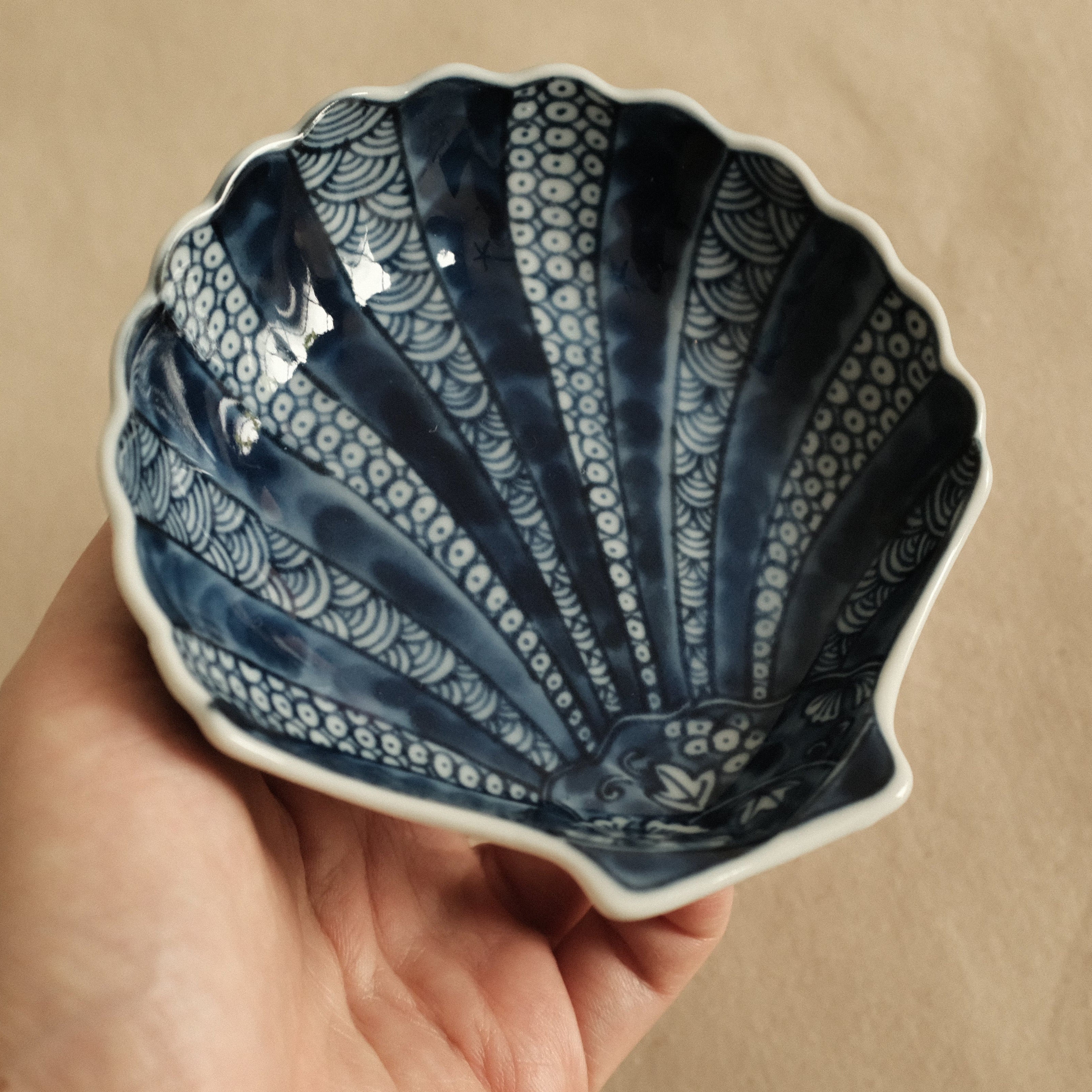 Kaigara Ao to Shiro Blue and White Retro Sea Shell Dish Plate