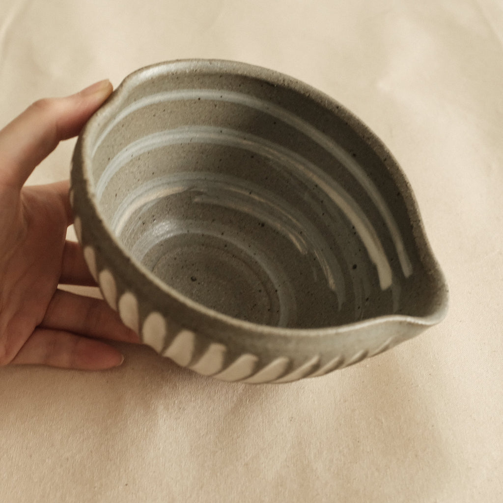 Masamura Japan Kohiki Carved Katakuchi Chawan Matcha Bowl with Spout