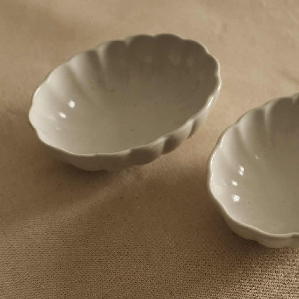 East Table Dolce Chrysanthemum Shape Yuki Snow White Small Bowl