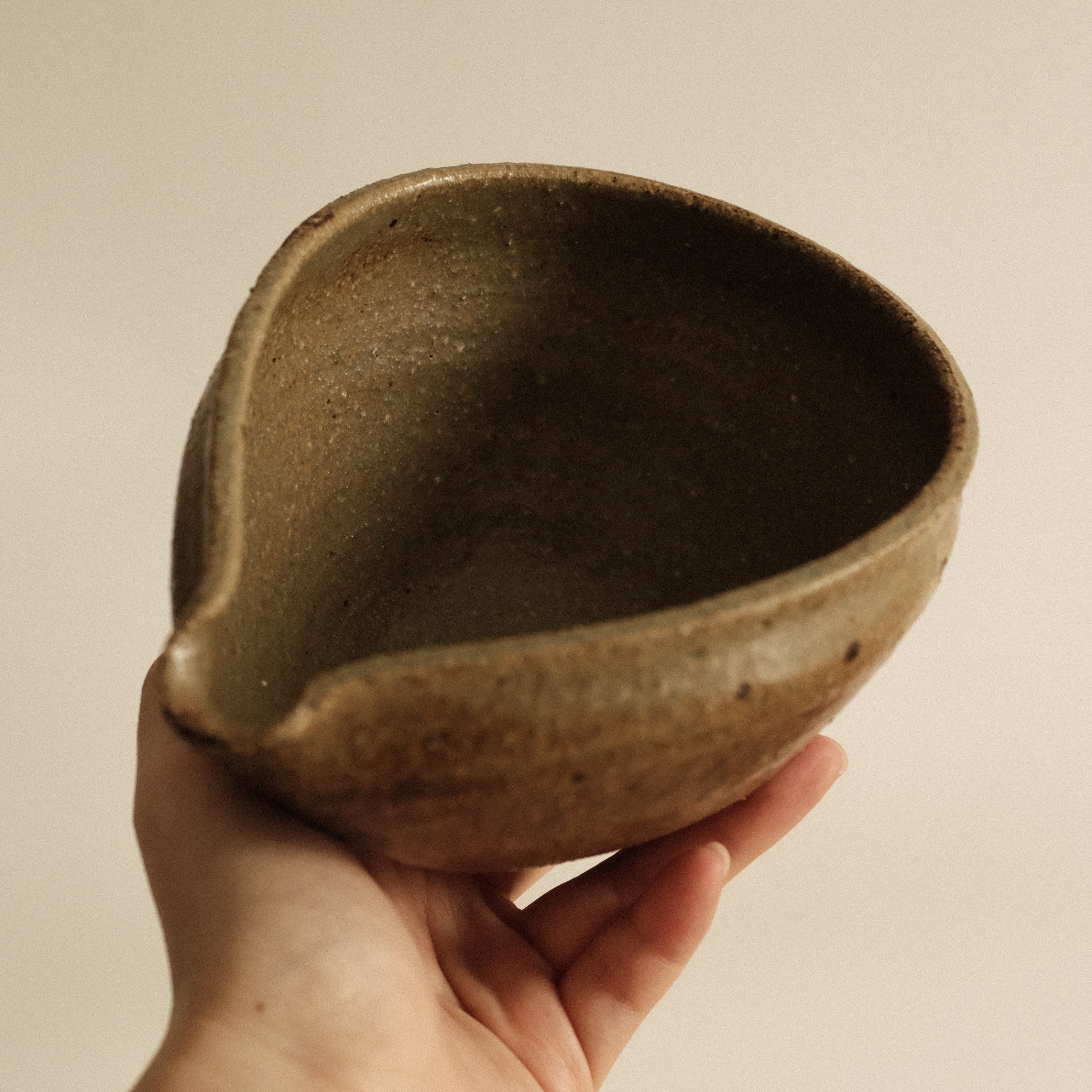 Shizuka Oikawa Iron Glazed Tear Drop Shape Large Katakuchi Bowl with Spout