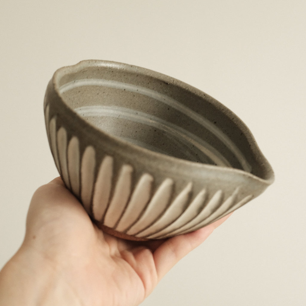 Masamura Japan Kohiki Carved Katakuchi Chawan Matcha Bowl with Spout