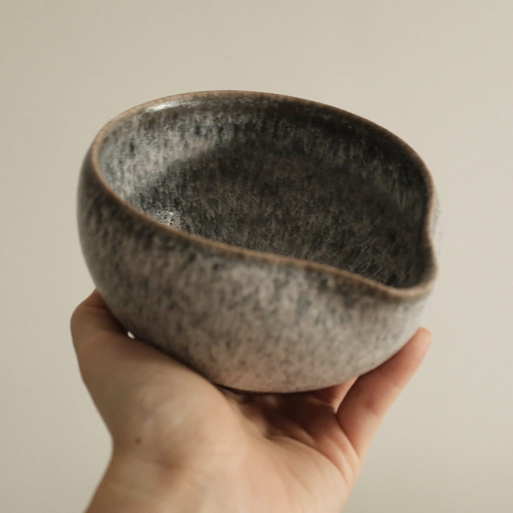 Masamura Japan Yama No Ishi Mountain Stone Katakuchi Chawan Matcha Bowl with Spout Minoware