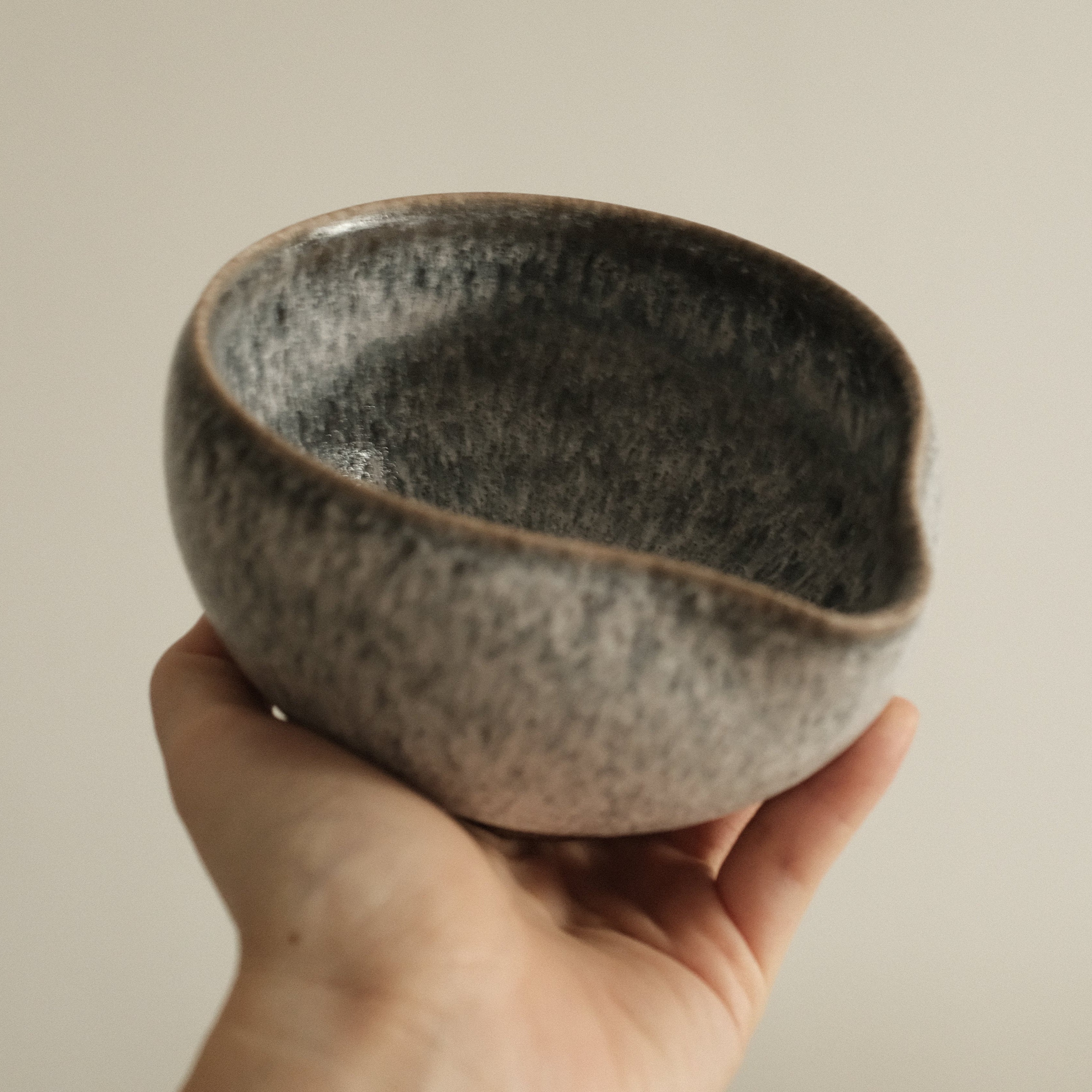 Masamura Japan Yama No Ishi Mountain Stone Katakuchi Chawan Matcha Bowl with Spout Minoware