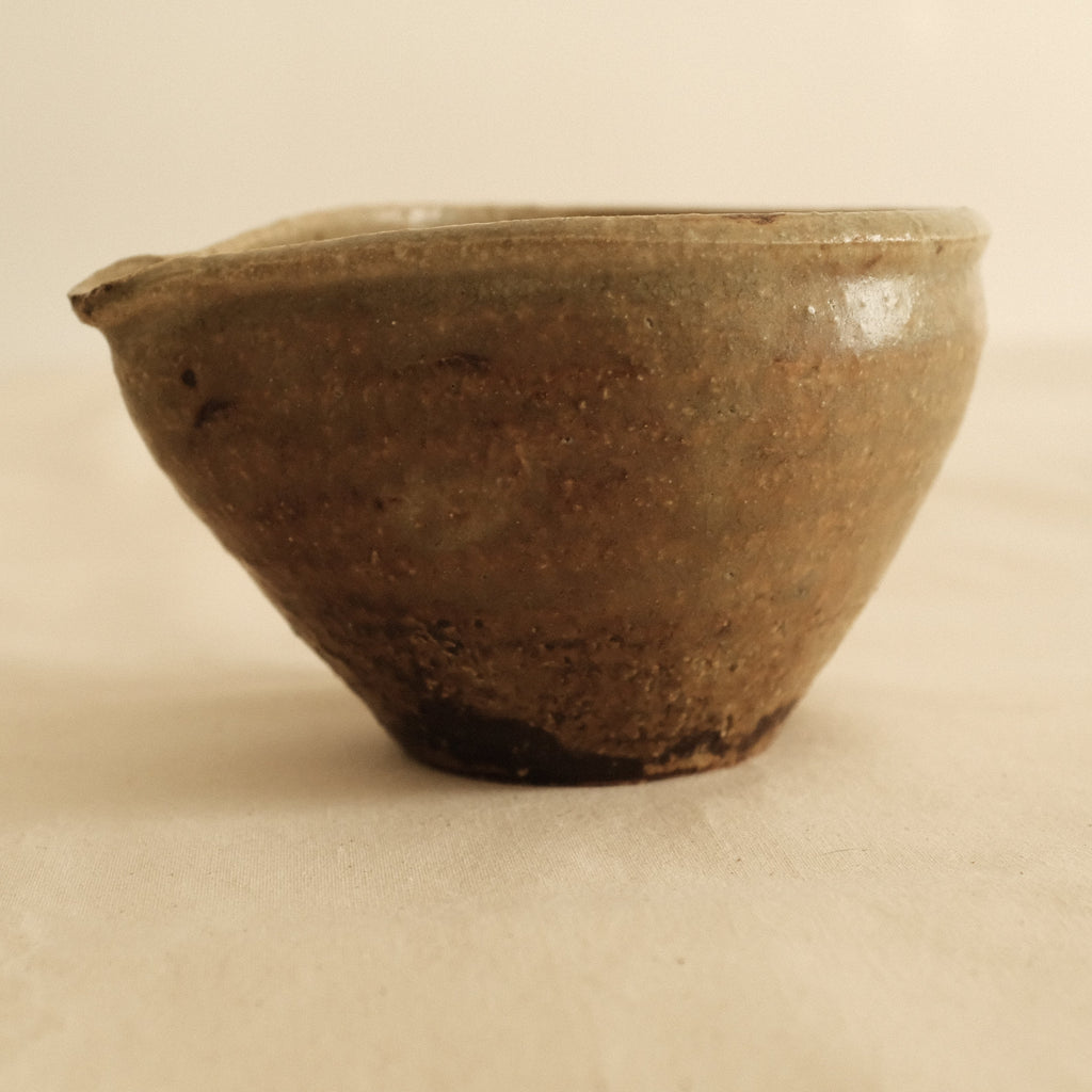 Shizuka Oikawa Iron Glazed Tear Drop Shape Small Katakuchi Bowl with Spout
