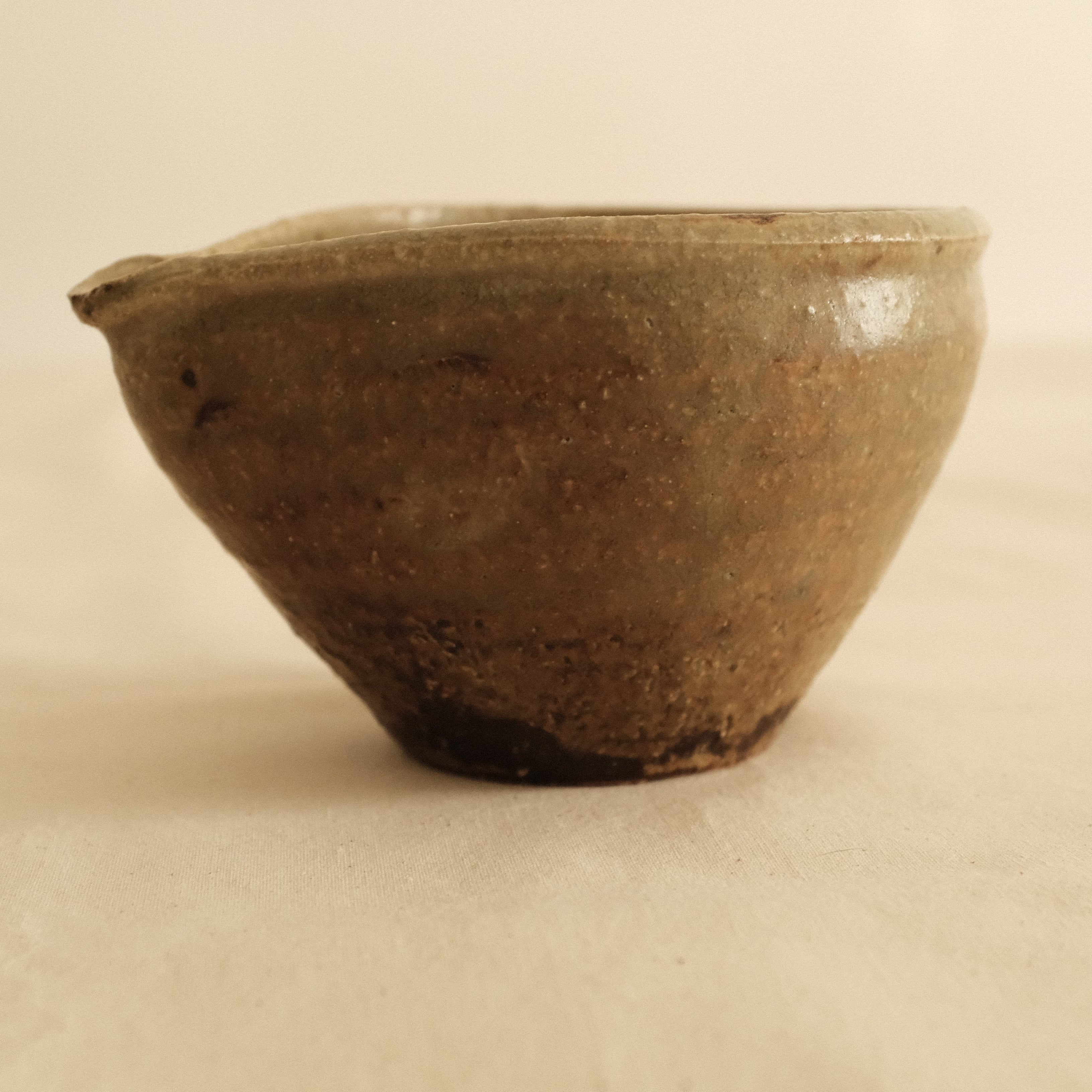 Shizuka Oikawa Iron Glazed Tear Drop Shape Small Katakuchi Bowl with Spout