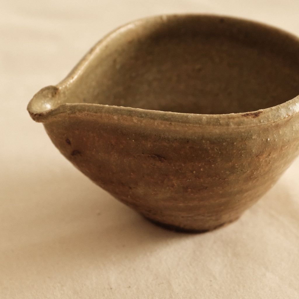 Shizuka Oikawa Iron Glazed Tear Drop Shape Small Katakuchi Bowl with Spout