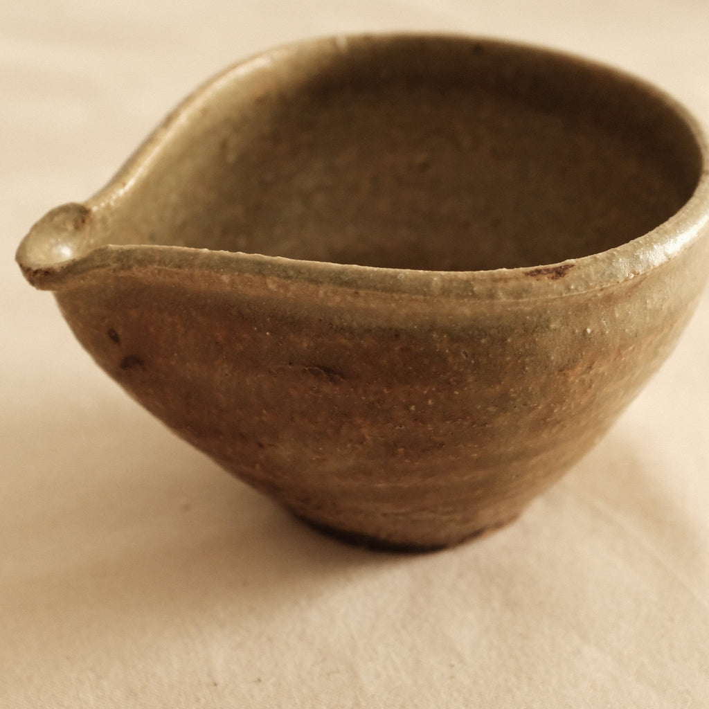 Shizuka Oikawa Iron Glazed Tear Drop Shape Large Katakuchi Bowl with Spout