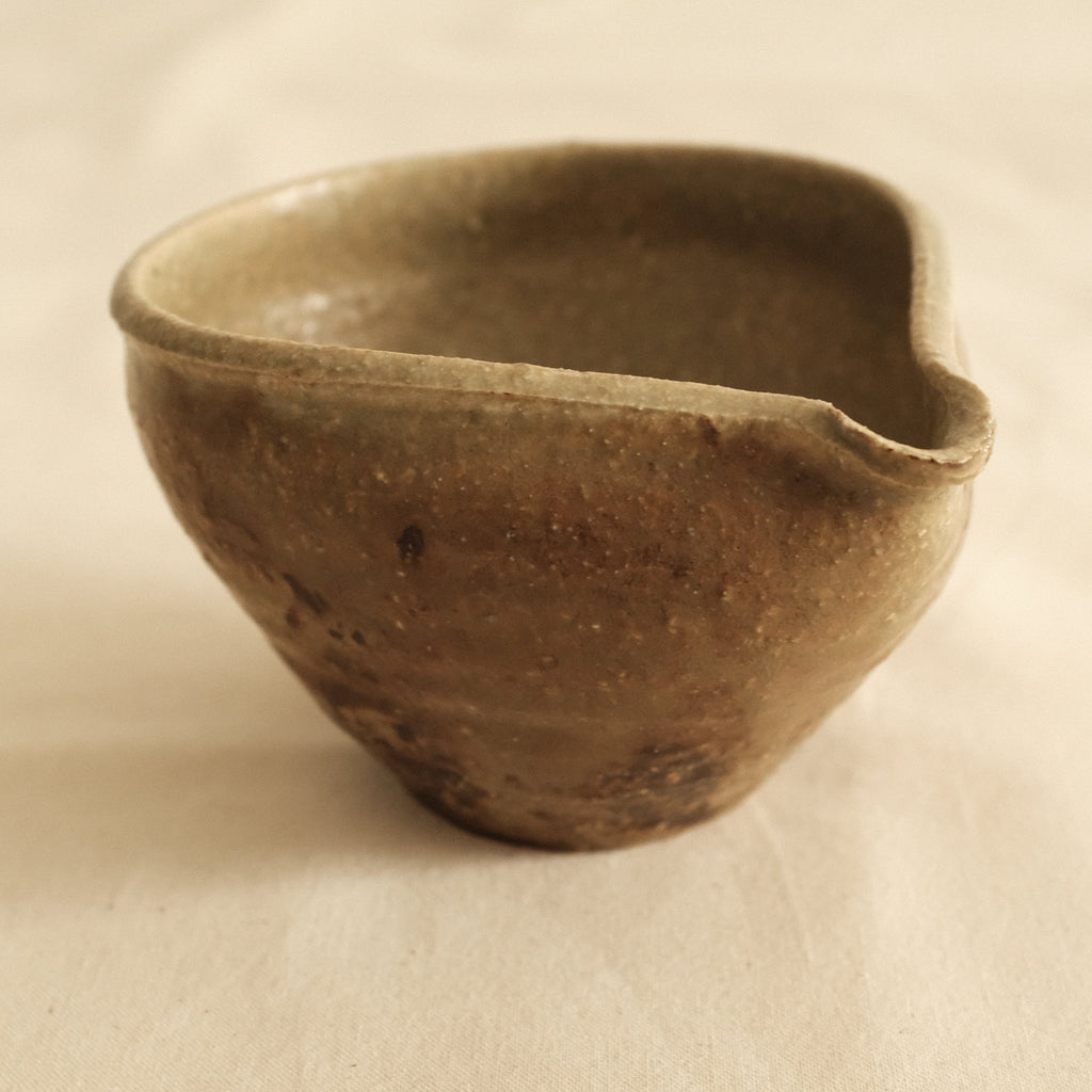 Shizuka Oikawa Iron Glazed Tear Drop Shape Small Katakuchi Bowl with Spout