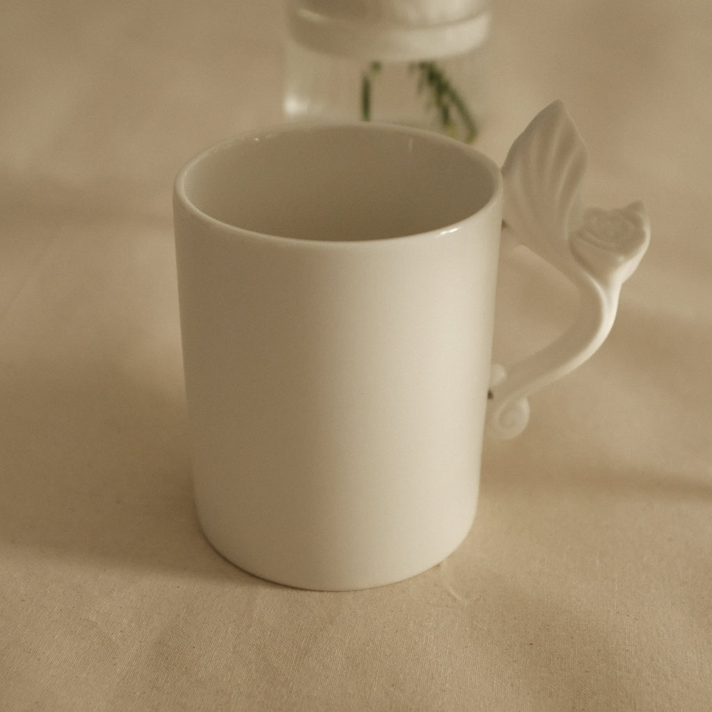 LE BLANC Matte White Ceramic Floral Handle Mug Cutlery Holder