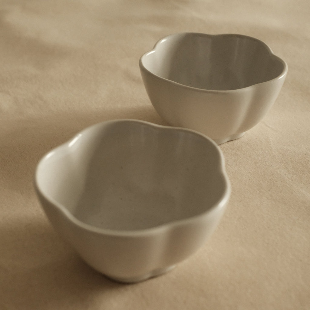 East Table Dolce Ume Plum Shape Yuki Snow White Small Bowl