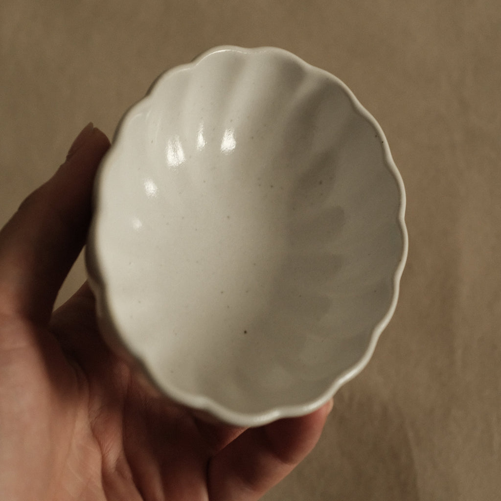 East Table Dolce Chrysanthemum Shape Yuki Snow White Small Bowl