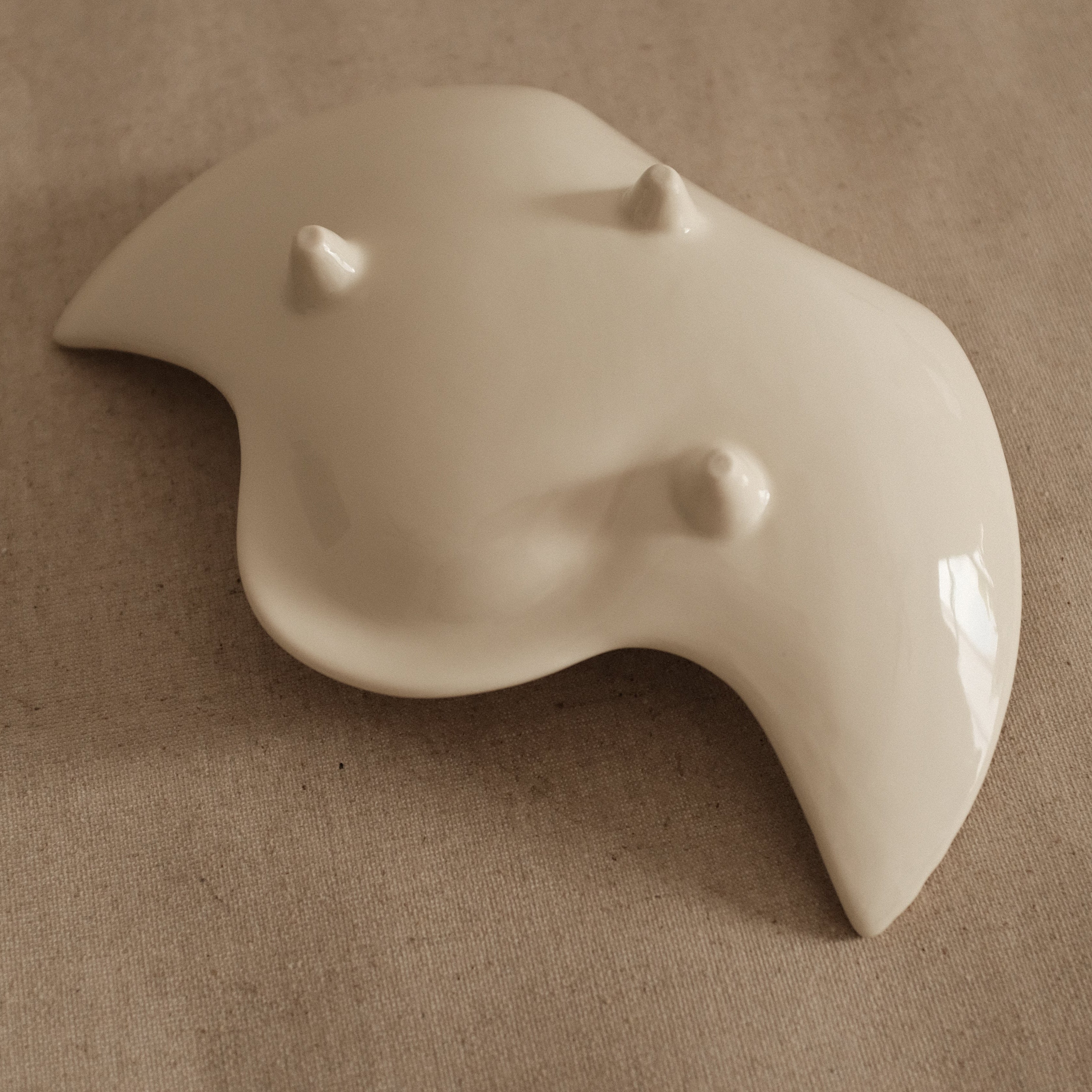 Tsuru White Crane Underglazed Cream Ceramic Dish Plate