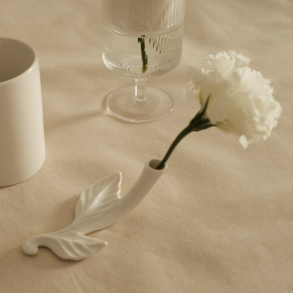 LE BLANC Matte White Ceramic Floral Handle Mug Cutlery Holder