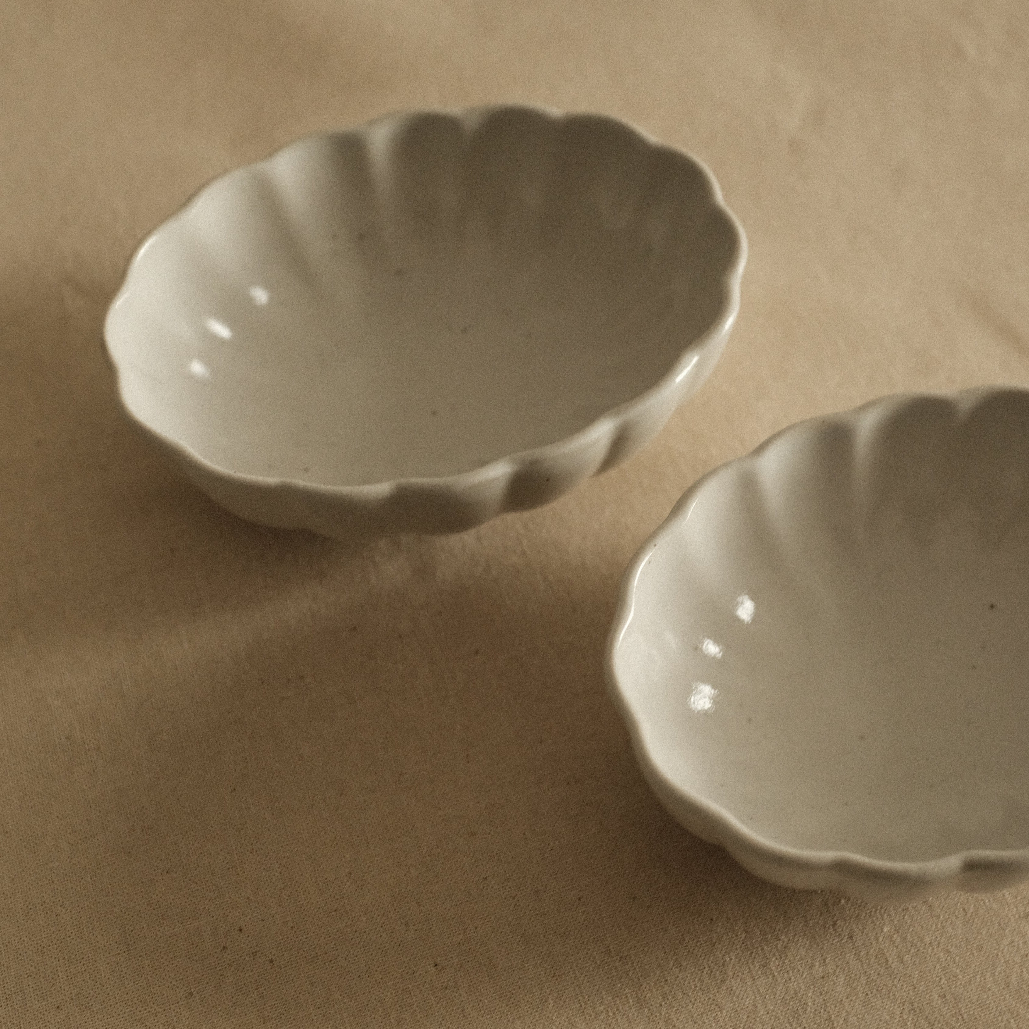 East Table Dolce Chrysanthemum Shape Yuki Snow White Small Bowl