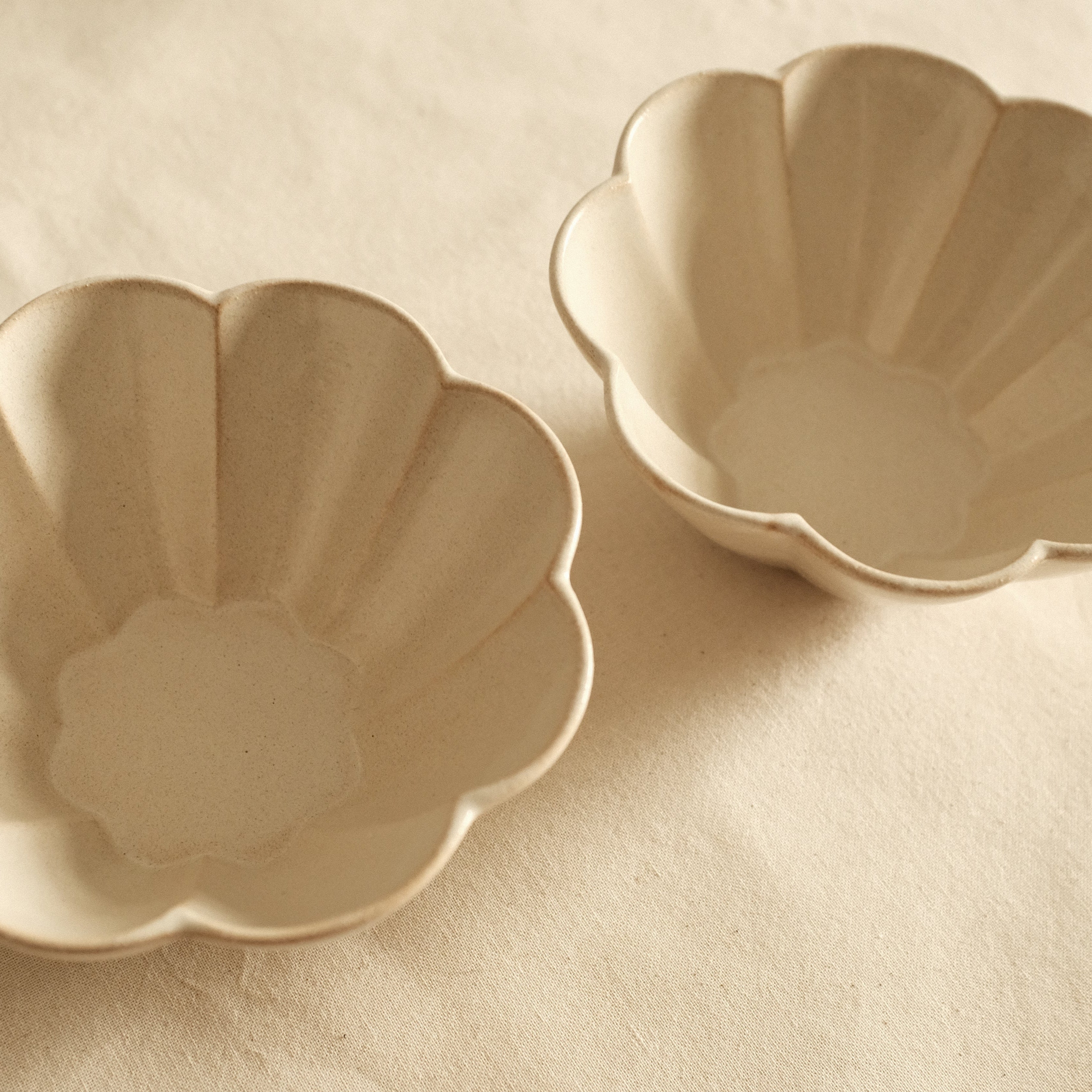 East Table Hanasaki Flower Shape Sand Beige Deep Bowl