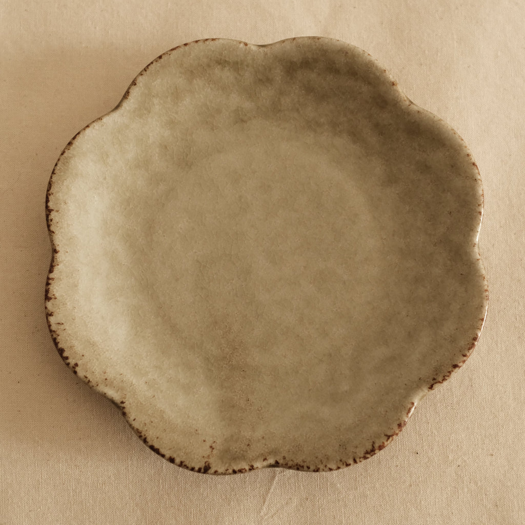 Gozan Kiln Waka Yanagi Willow Hana Flower Shape Flat Plate