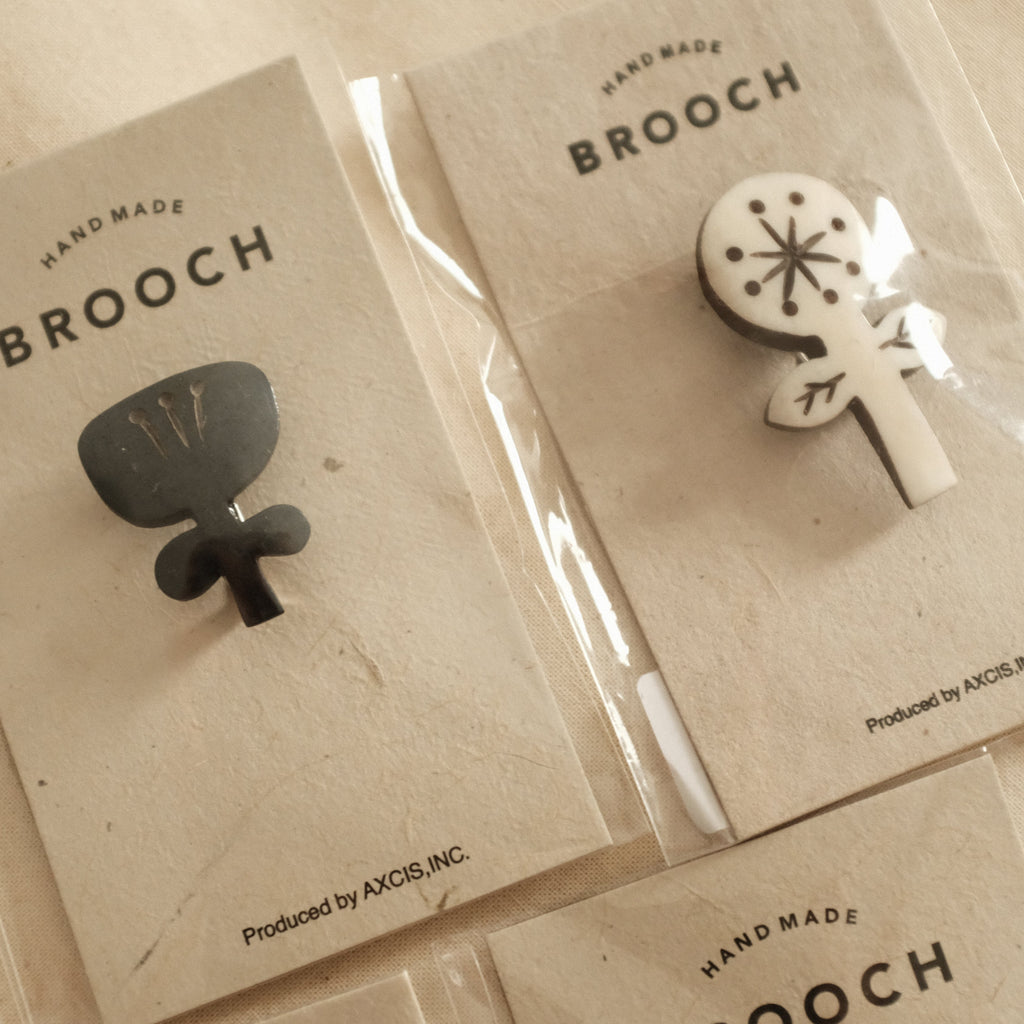 Akorat Japan Bone Brooch Flower