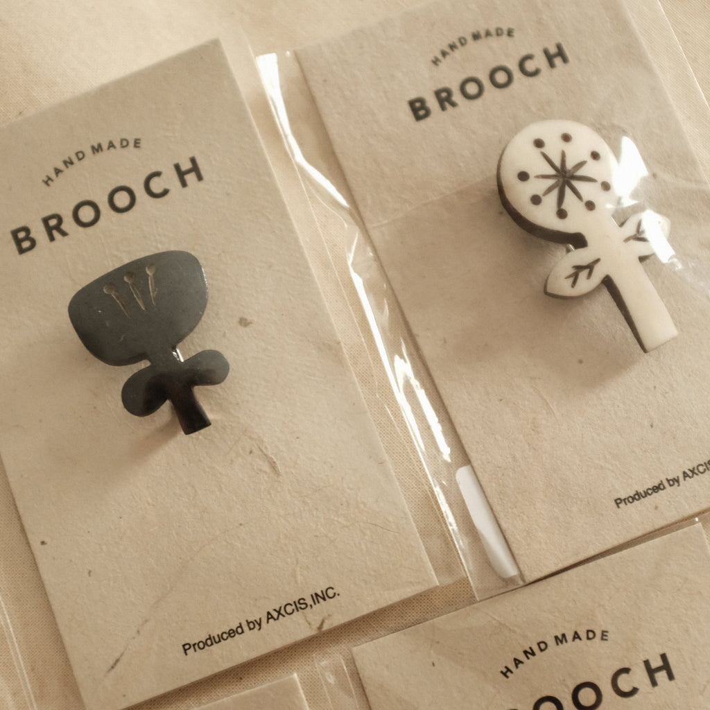 Akorat Japan Bone Brooch Flower Black