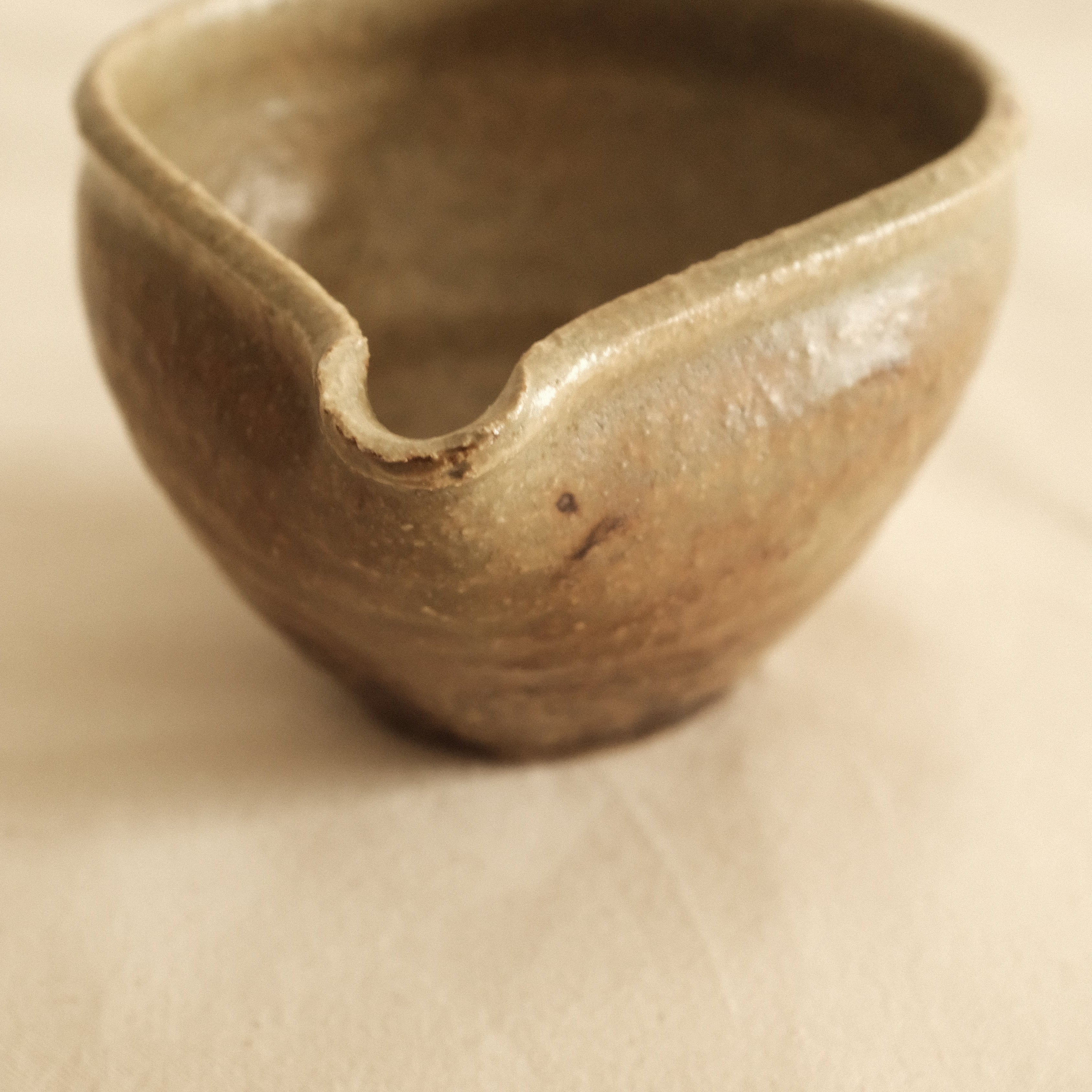 Shizuka Oikawa Iron Glazed Tear Drop Shape Small Katakuchi Bowl with Spout