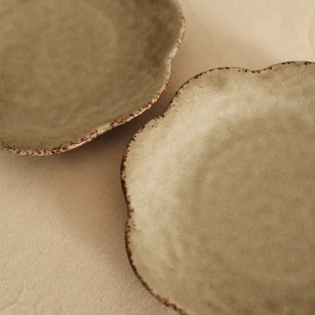 Gozan Kiln Waka Yanagi Willow Hana Flower Shape Flat Plate