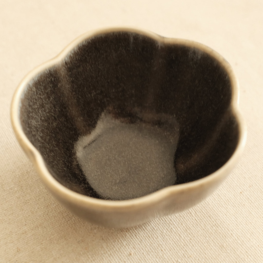 East Table Dolce Kiln Change Glaze Ume Plum Shape Goma Sesame Small Bowl