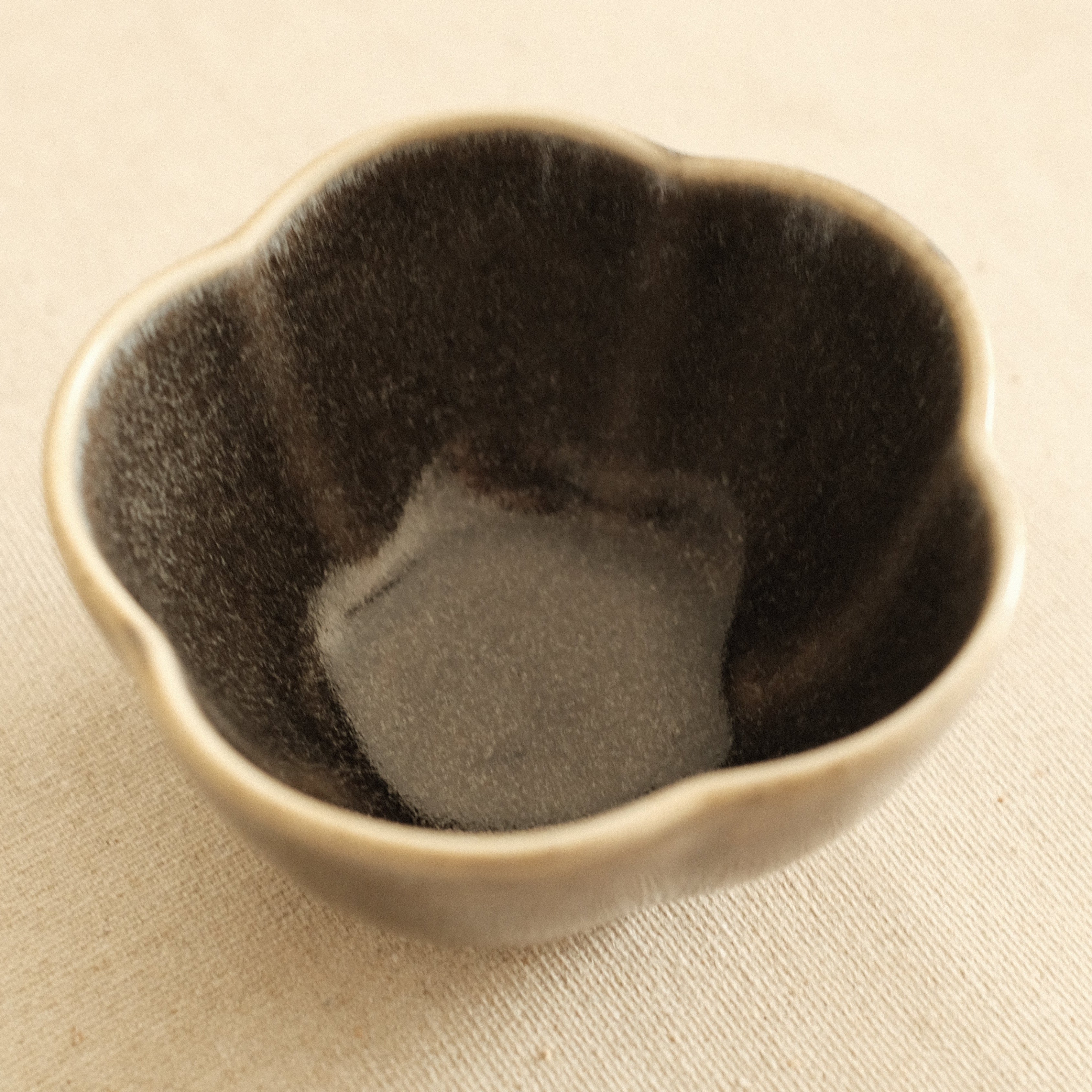 East Table Dolce Kiln Change Glaze Ume Plum Shape Goma Sesame Small Bowl