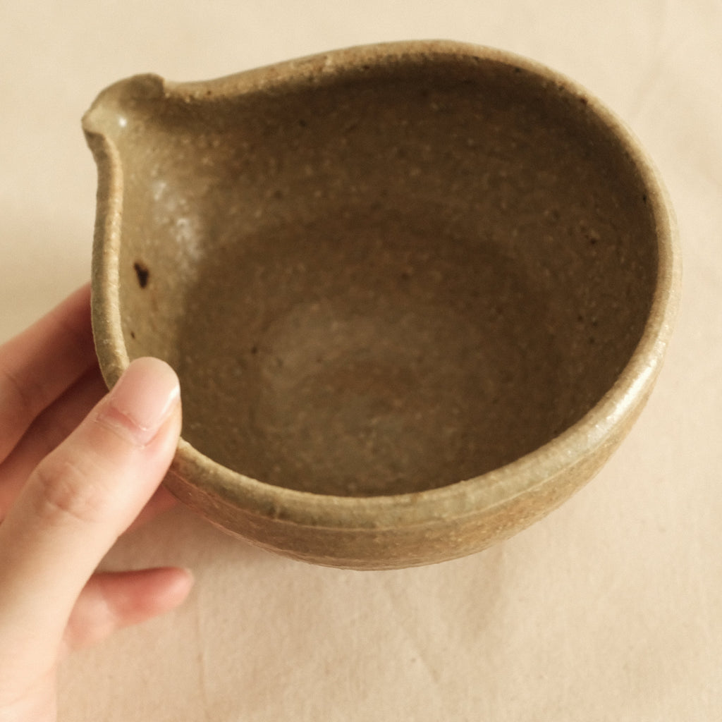 Shizuka Oikawa Iron Glazed Tear Drop Shape Small Katakuchi Bowl with Spout