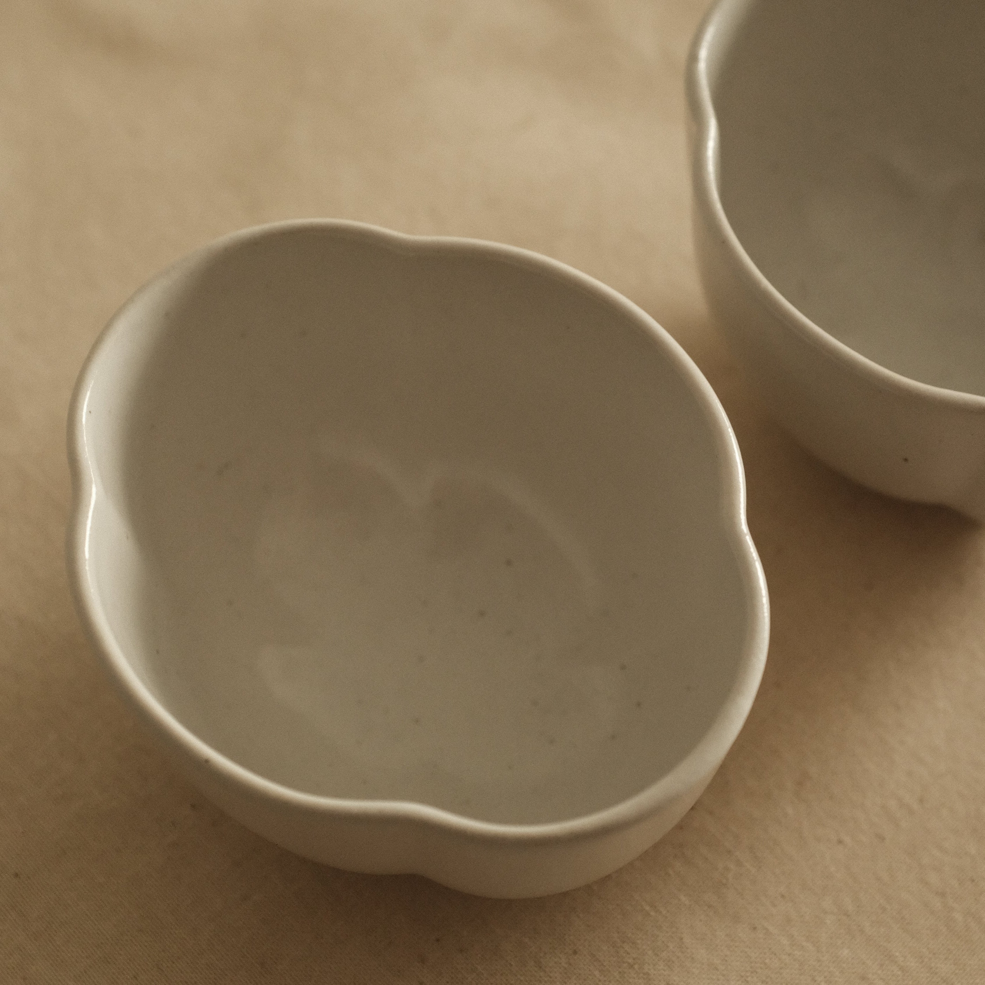East Table Dolce Mokko Papaya Shape Yuki Snow White Small Bowl