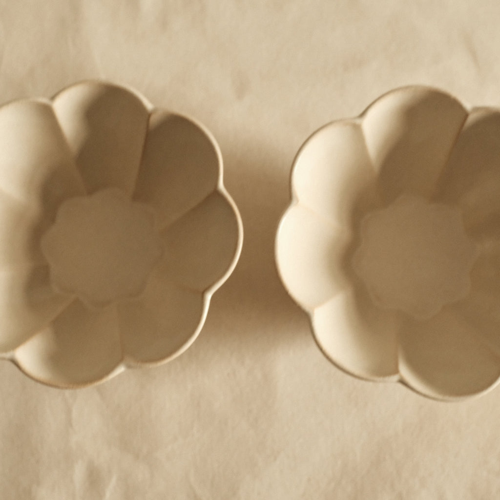 East Table Hanasaki Flower Shape Sand Beige Deep Bowl