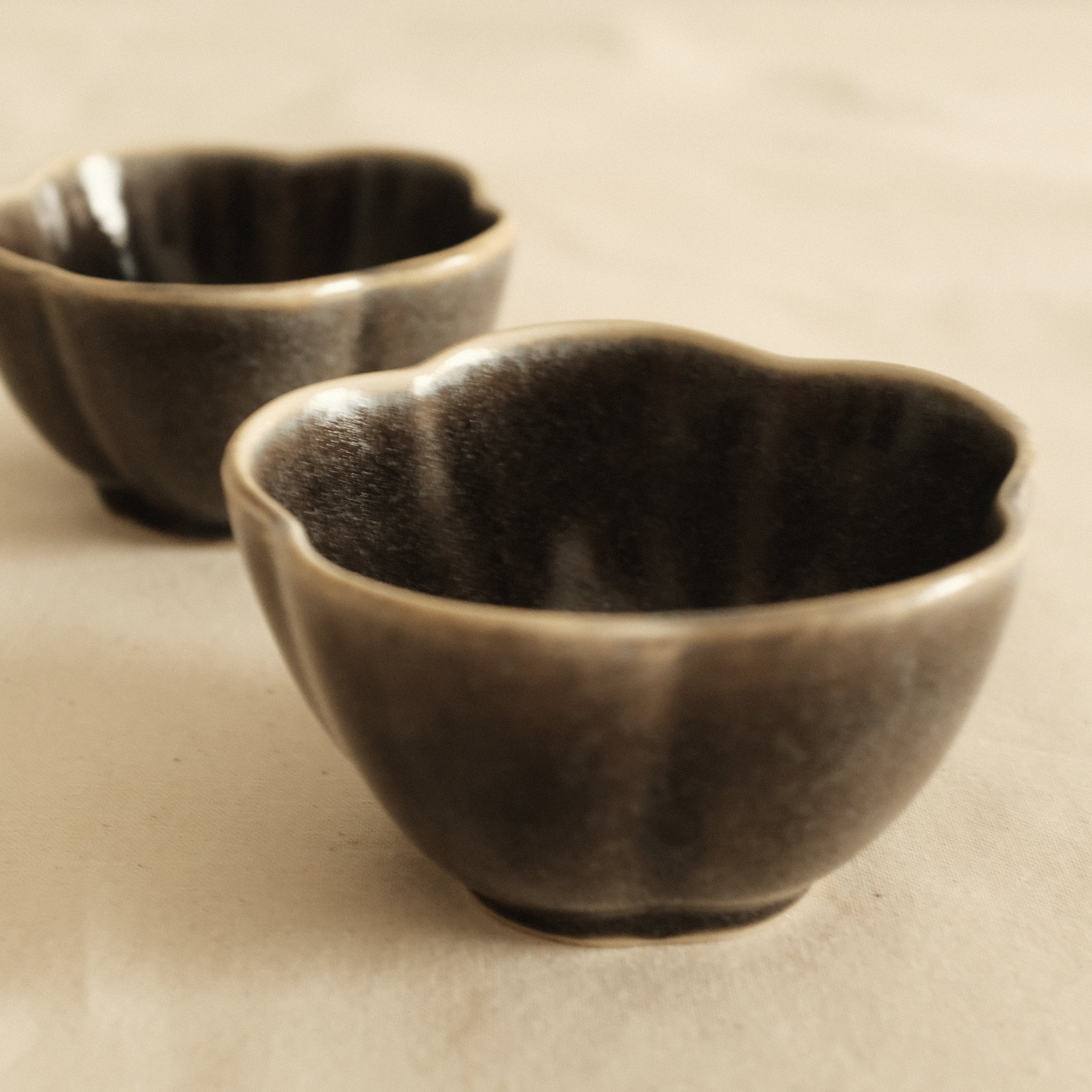 East Table Dolce Kiln Change Glaze Ume Plum Shape Goma Sesame Small Bowl