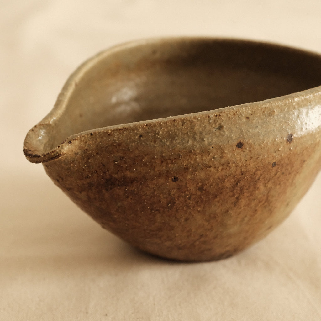 Shizuka Oikawa Iron Glazed Tear Drop Shape Large Katakuchi Bowl with Spout