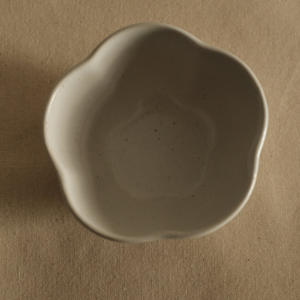 East Table Dolce Ume Plum Shape Yuki Snow White Small Bowl
