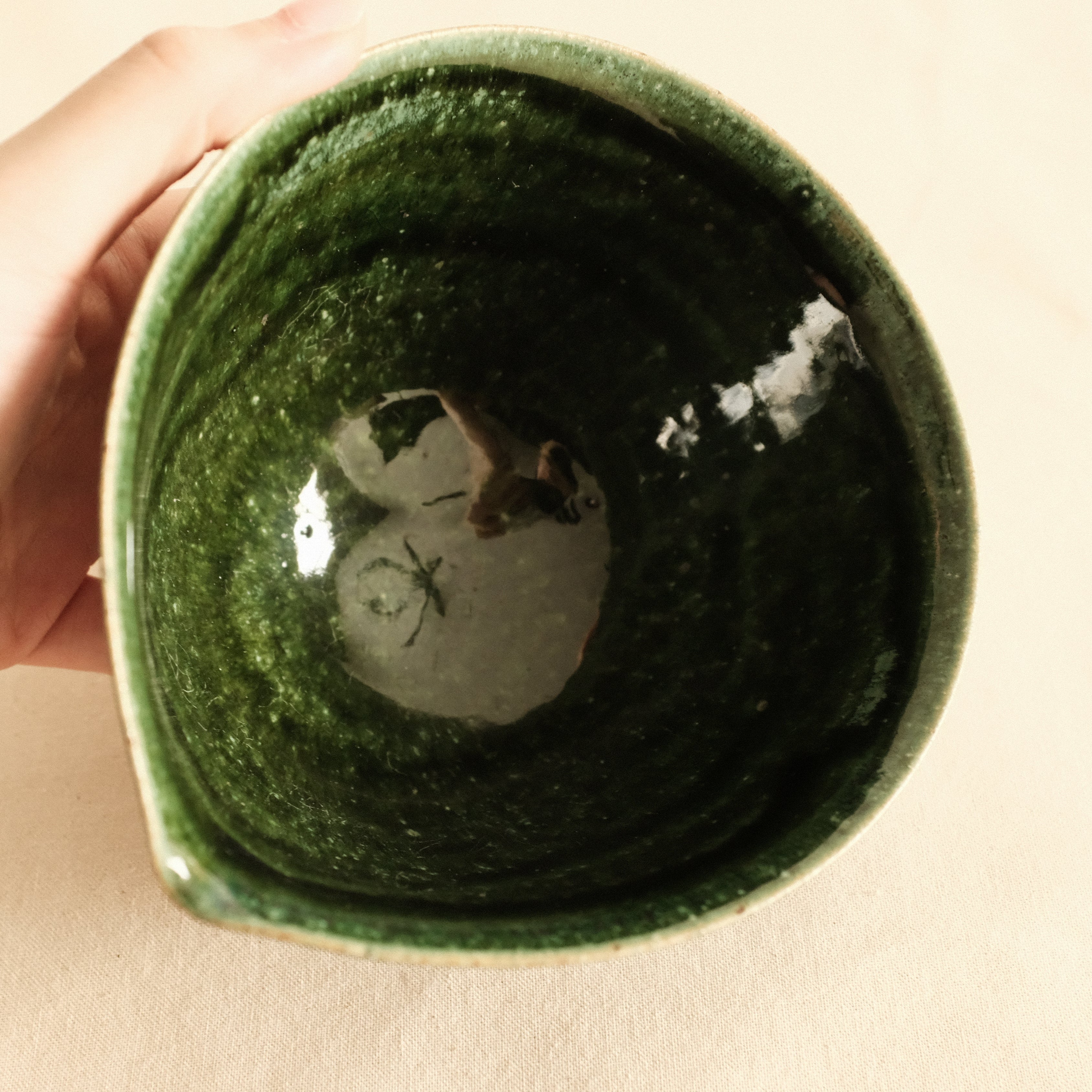 Kuroki Taira Oribe Green Glaze Tear Drop Shaped Katakuchi Bowl with Spout