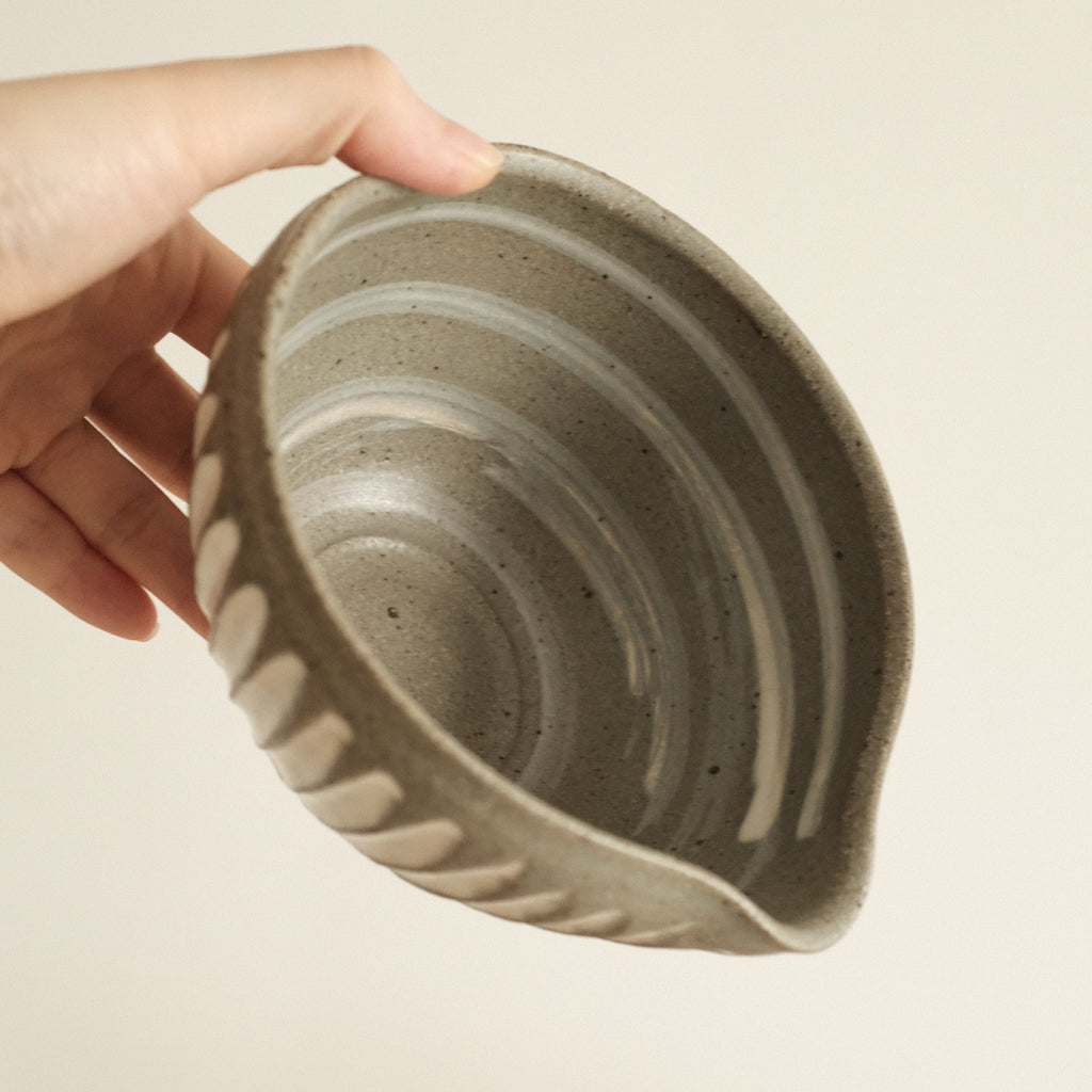 Masamura Japan Kohiki Carved Katakuchi Chawan Matcha Bowl with Spout