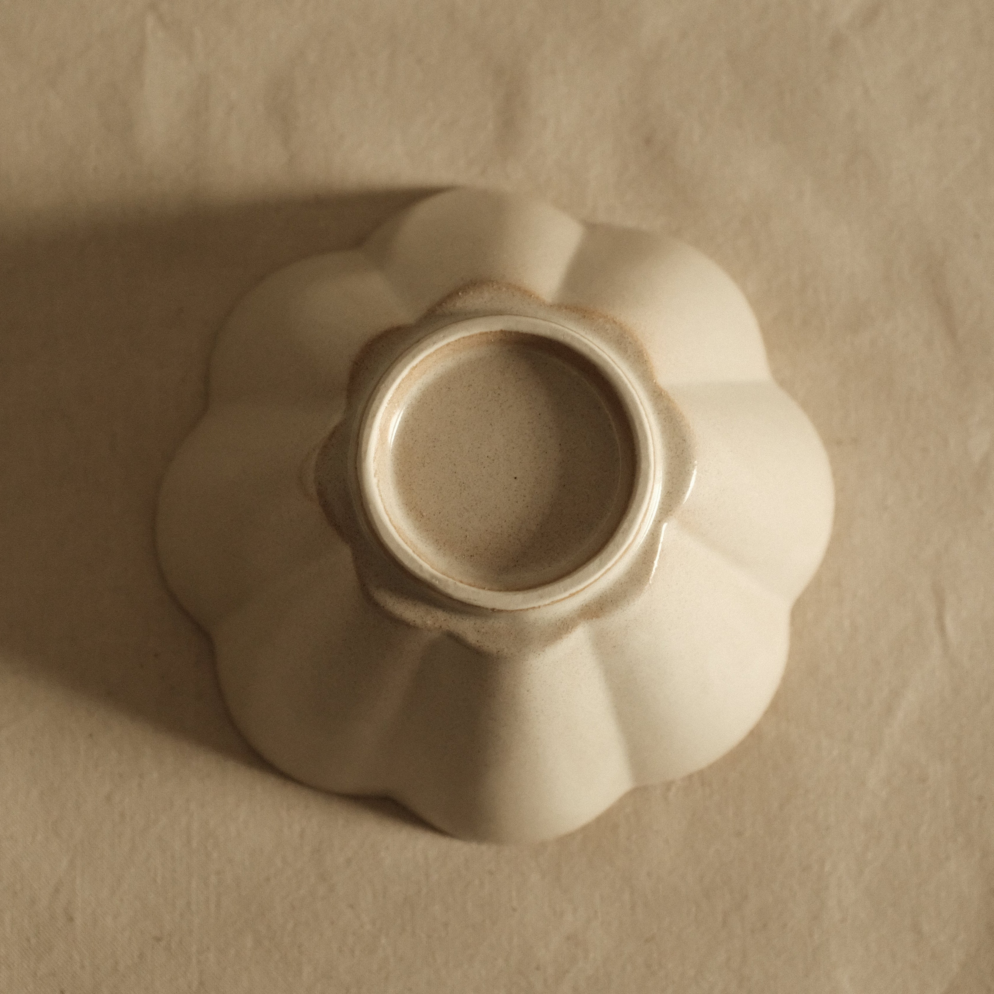 East Table Hanasaki Flower Shape Yuki Snow White Deep Bowl