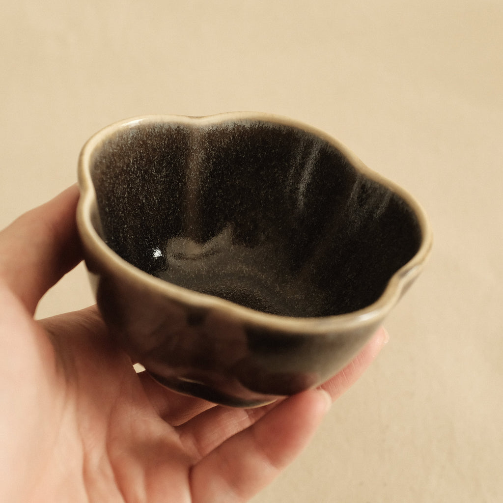 East Table Dolce Kiln Change Glaze Ume Plum Shape Goma Sesame Small Bowl