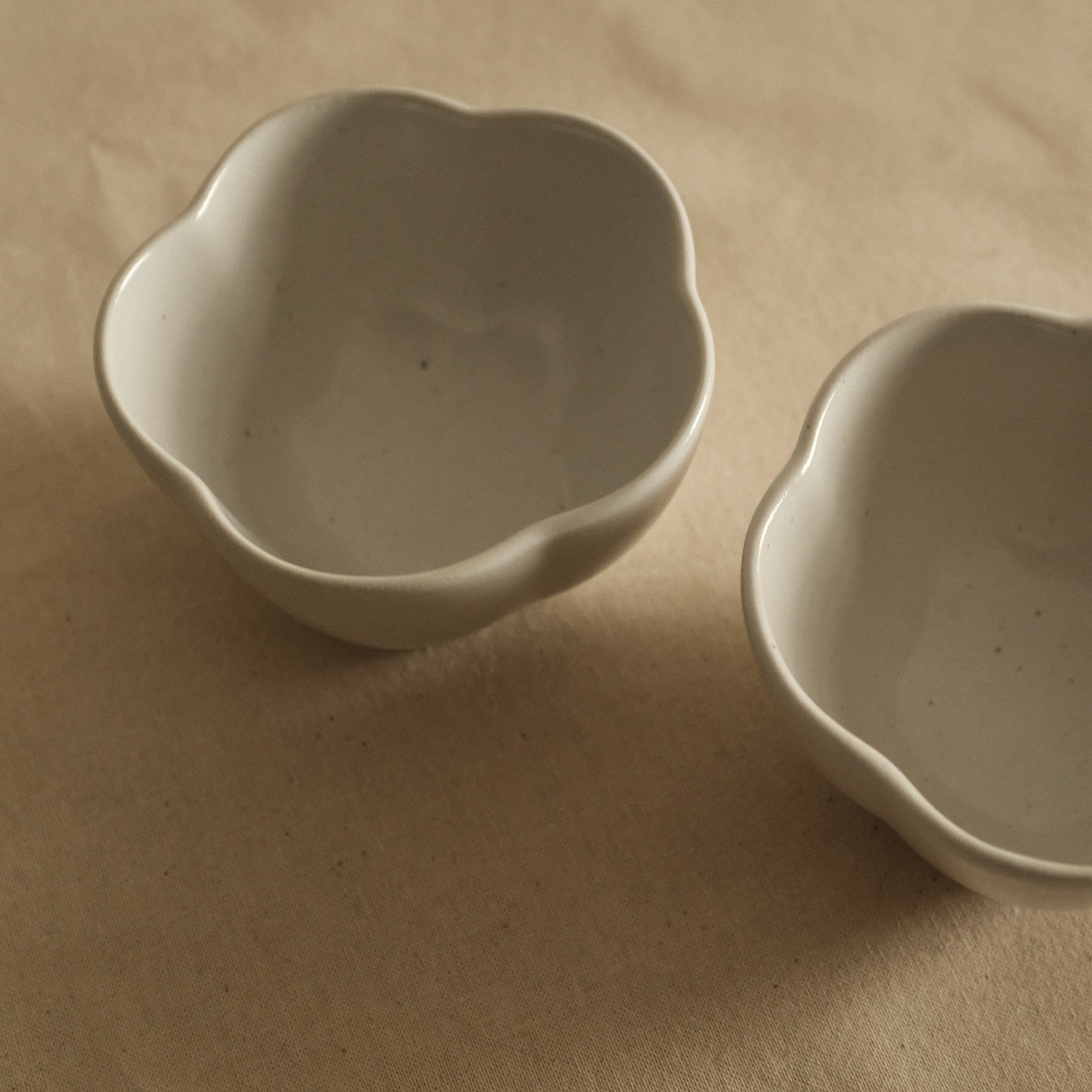 East Table Dolce Ume Plum Shape Yuki Snow White Small Bowl