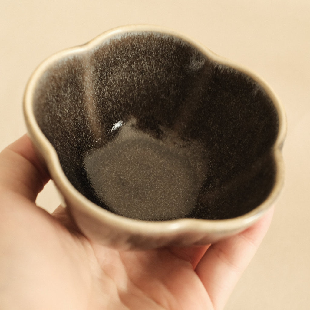 East Table Dolce Kiln Change Glaze Ume Plum Shape Goma Sesame Small Bowl
