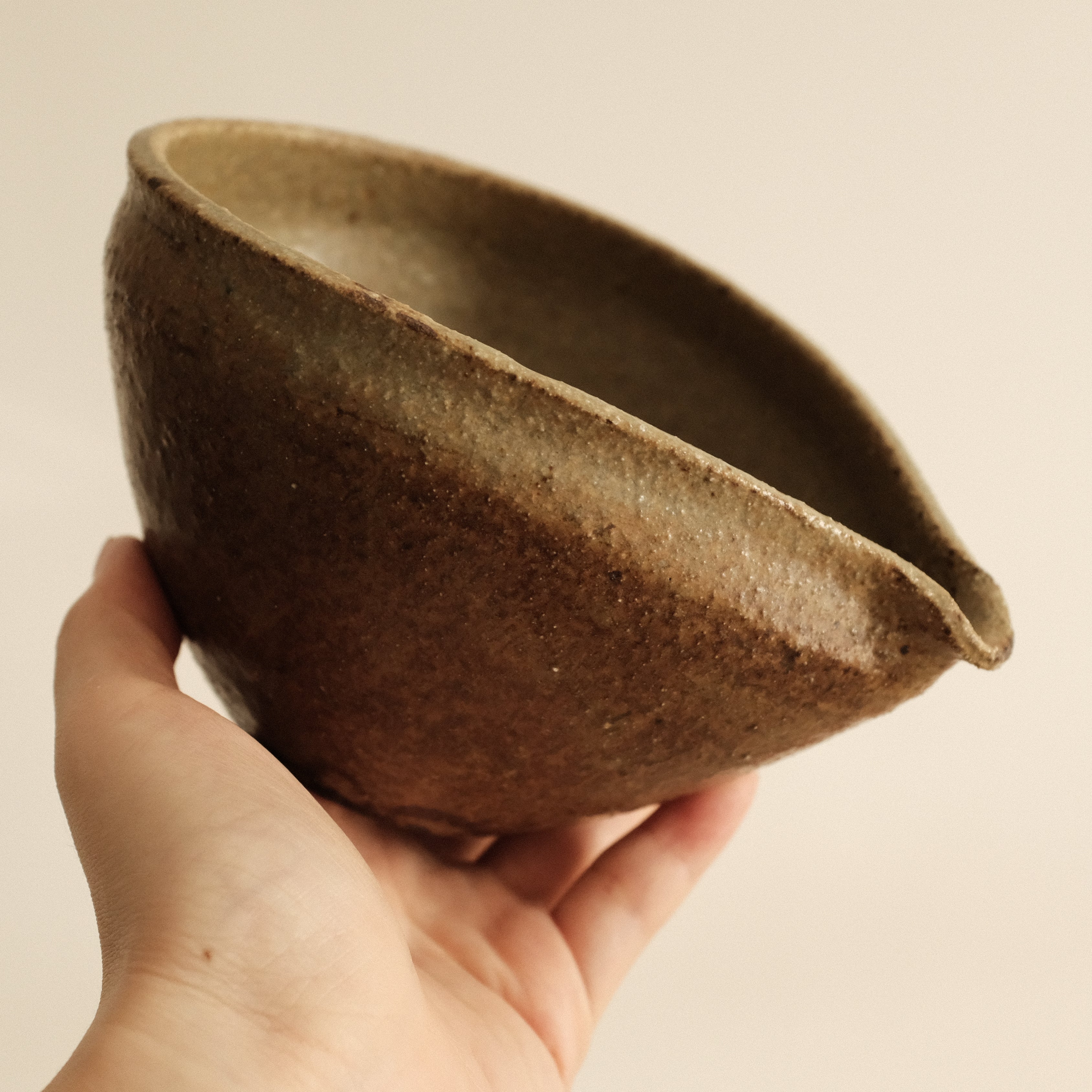 Shizuka Oikawa Iron Glazed Tear Drop Shape Large Katakuchi Bowl with Spout