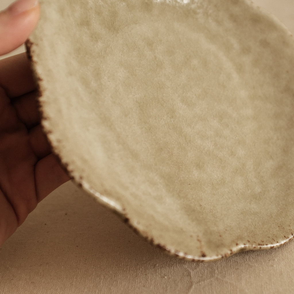 Gozan Kiln Waka Yanagi Willow Hana Flower Shape Flat Plate