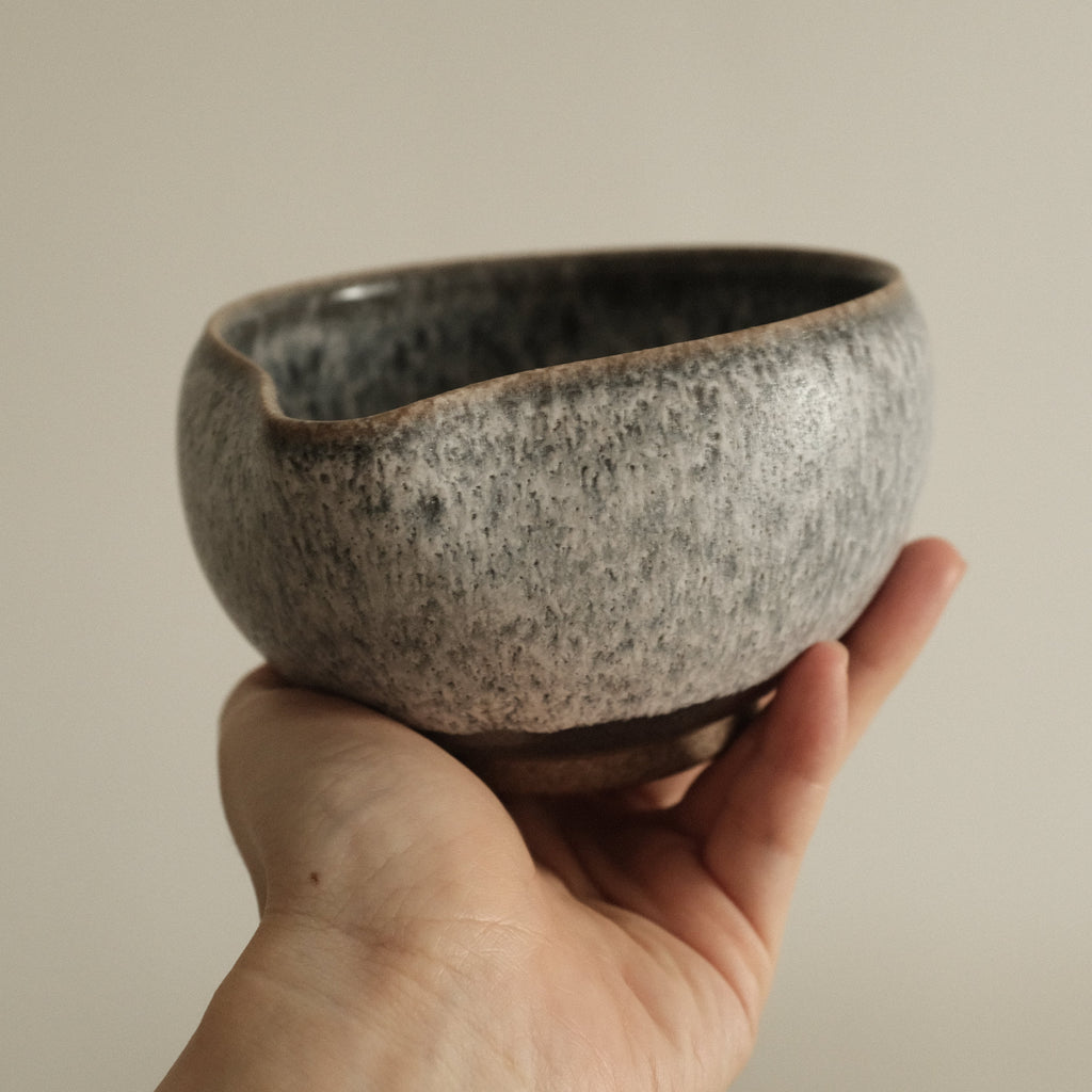 Masamura Japan Yama No Ishi Mountain Stone Katakuchi Chawan Matcha Bowl with Spout Minoware